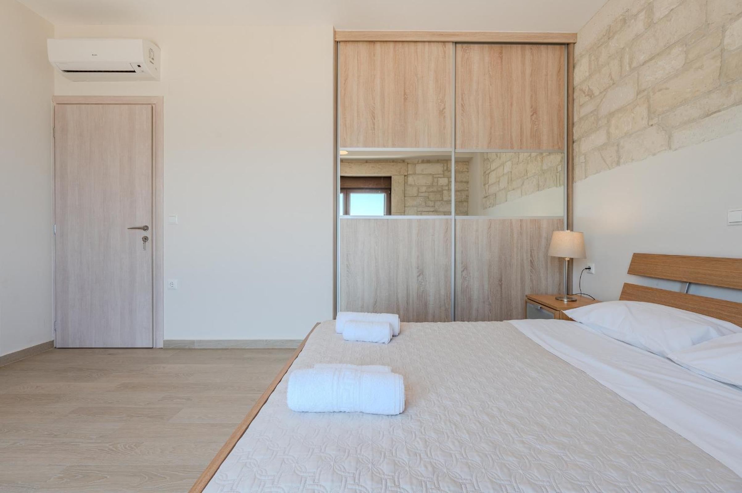 Petrina 4 villa by the sea view 2