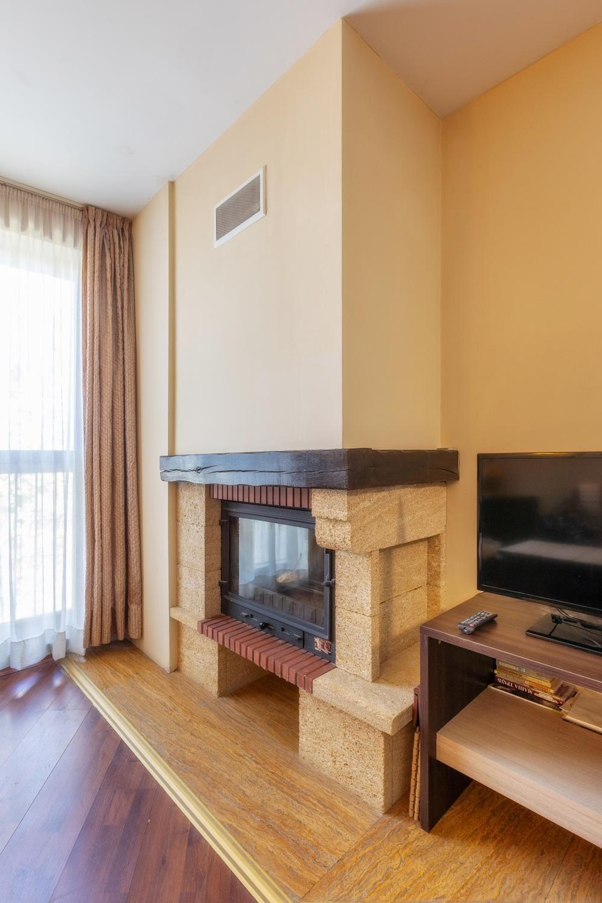 Exclusive two-floor 3-bedrooms apartment on the top floor