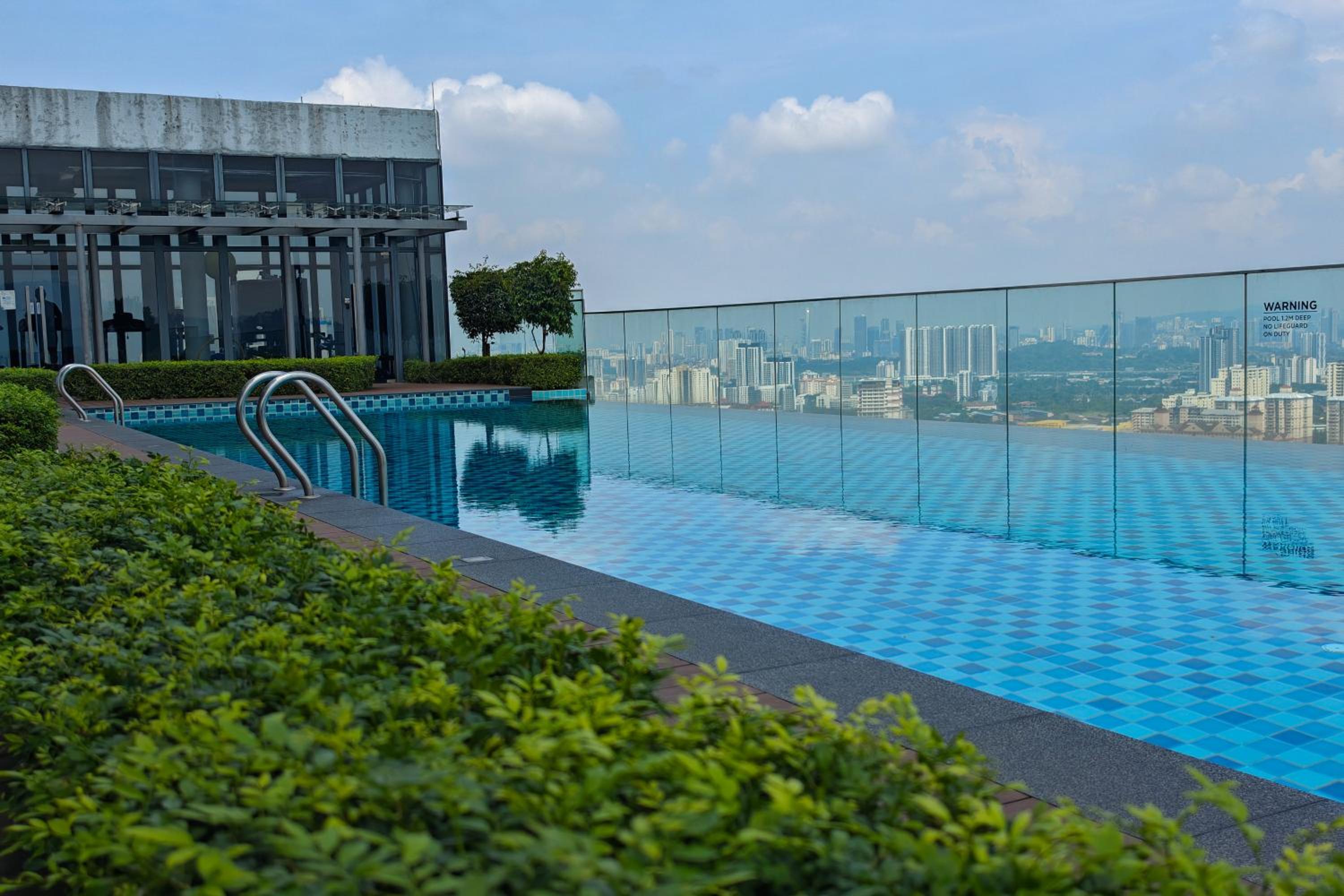 2rooms 4pax link mall MRT#KL #Jhouse#Ekocheras#Malaysia
