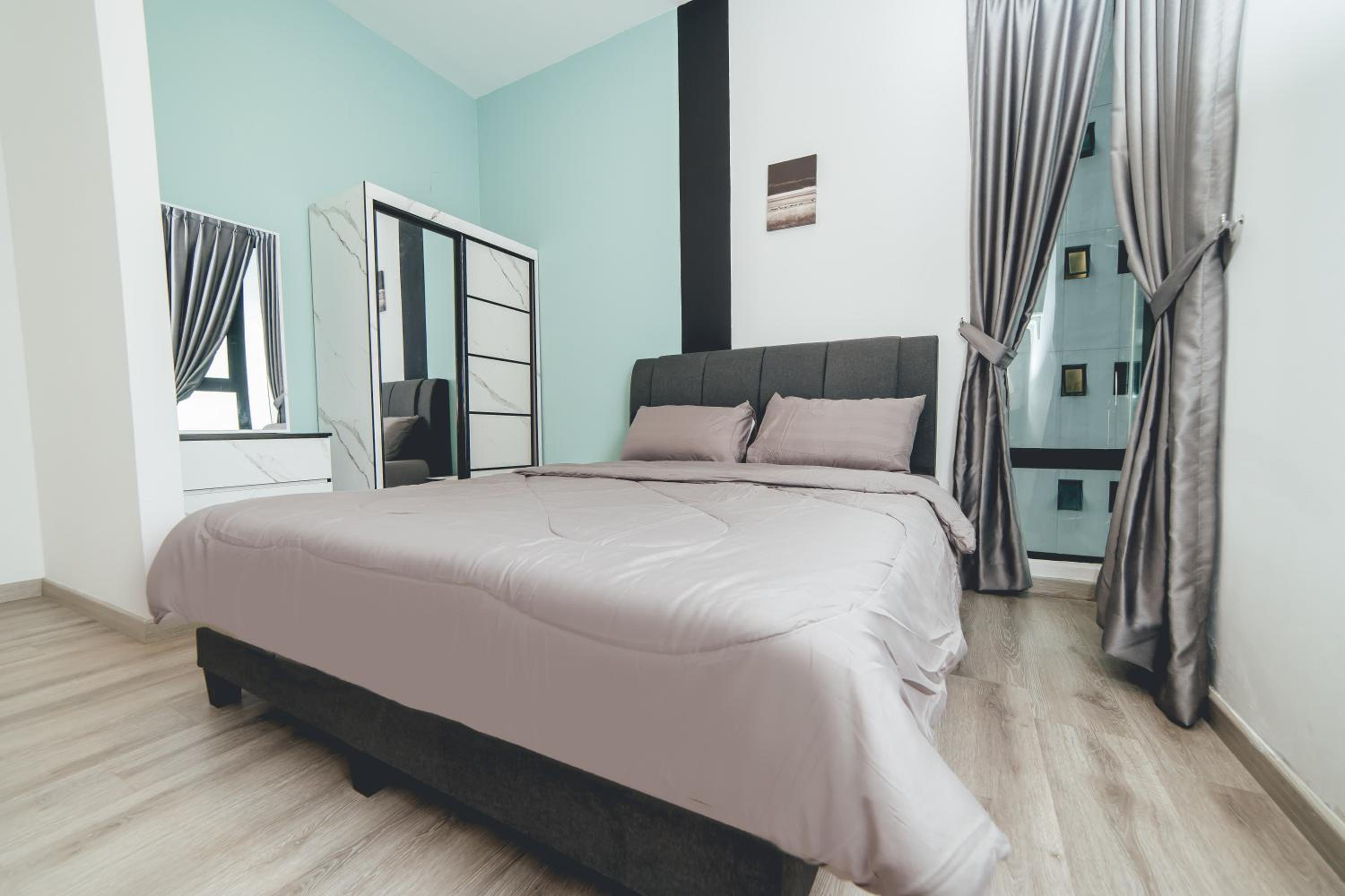 Mosaic Midvalley Oceanblue Nest 3BR w Bathtub by Our Stay