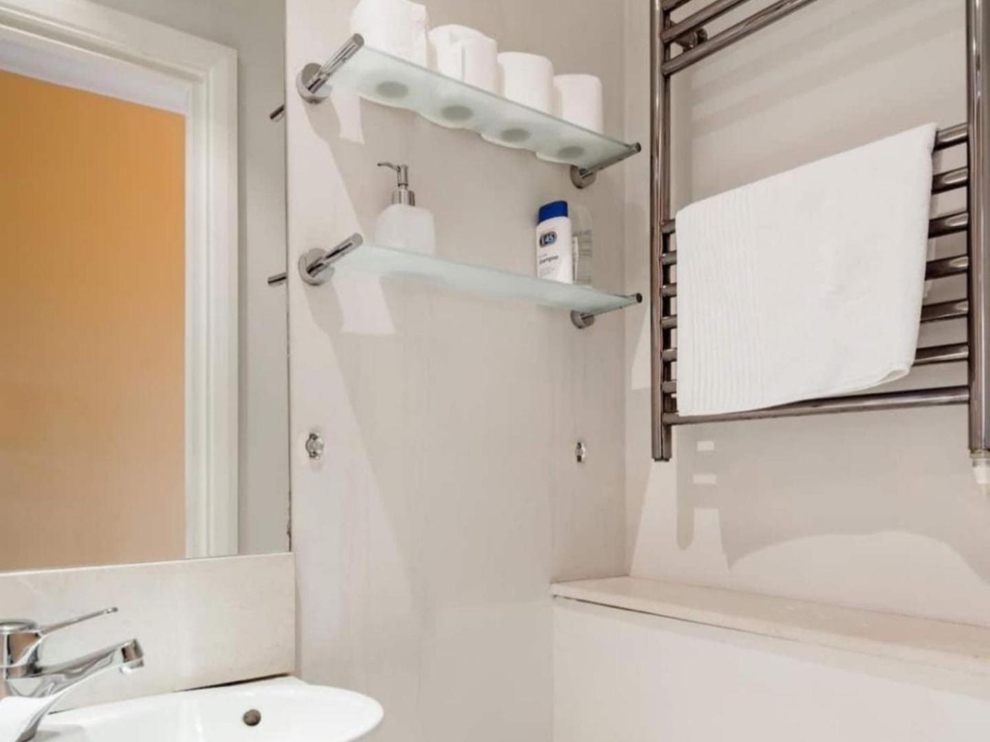 Sunny flat in central London