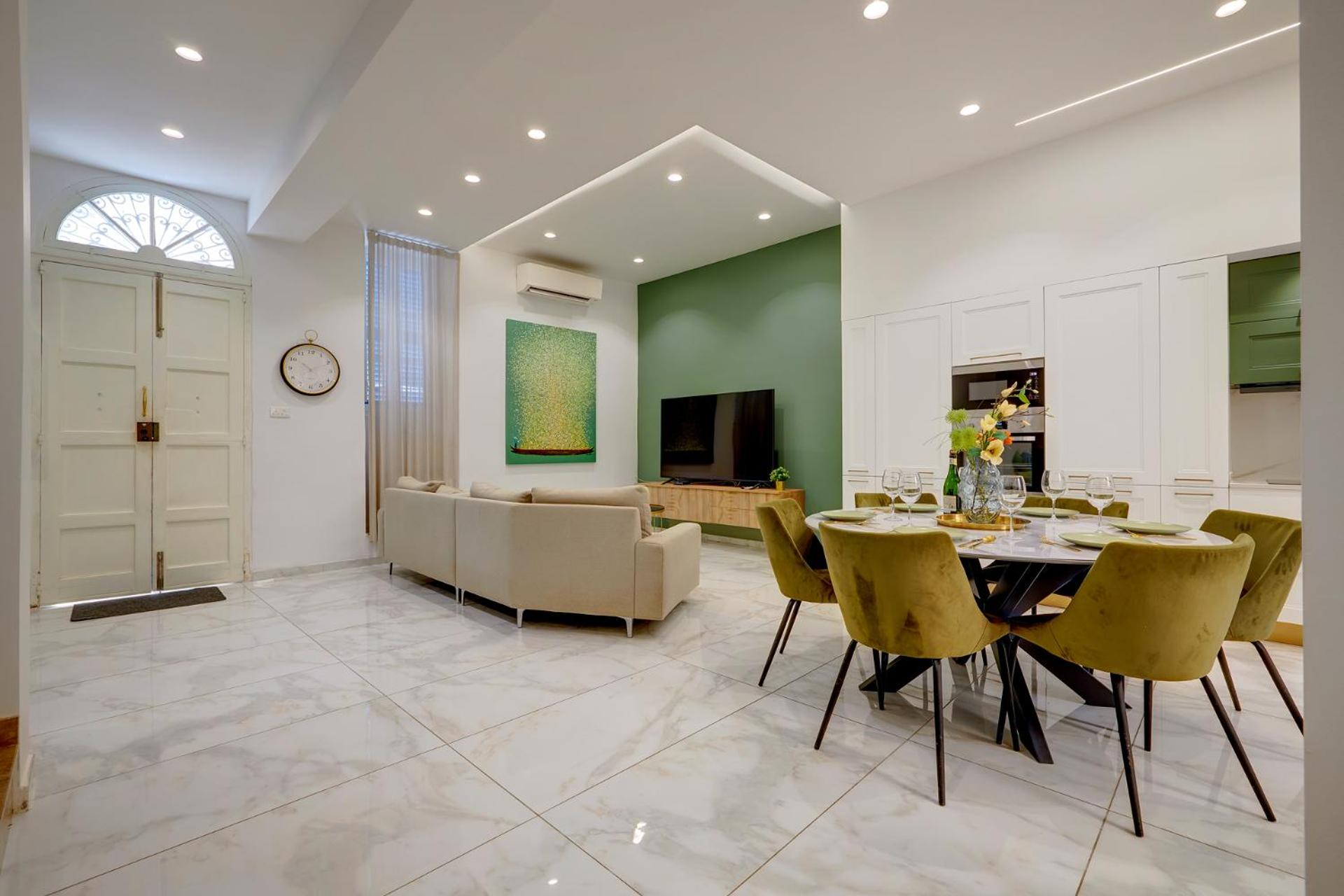 Lux Traditional Townhouse Rooftop Pool in Sliema view 3