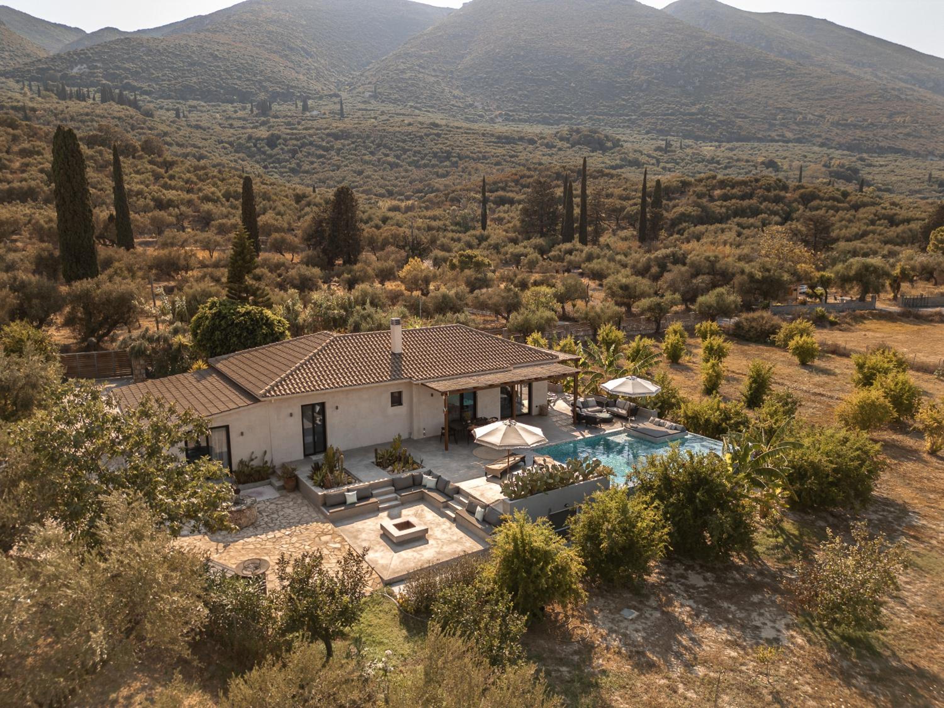 Hotel Yliessa - Luxury pool villa surrounded by nature - Image 1