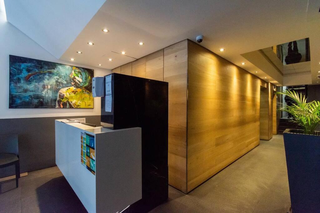 Stylish Sloane Square Oasis with Balcony view 5