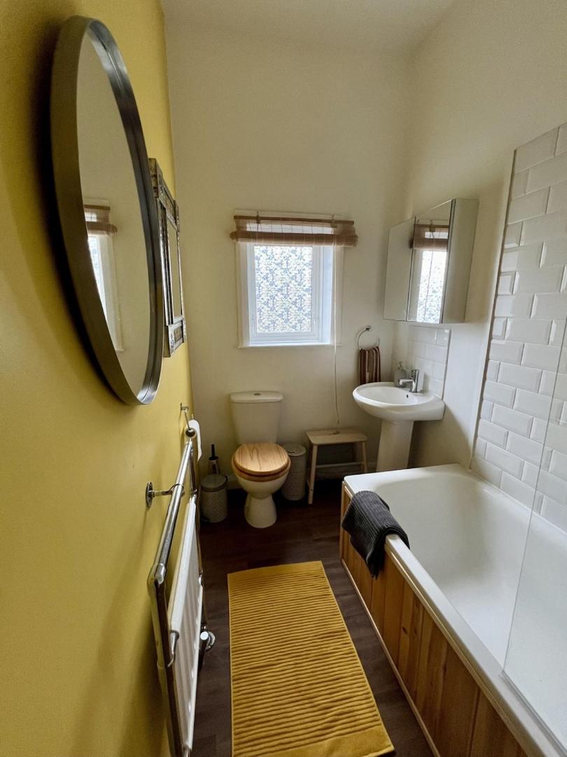 Charming 1880s 2BD Haworth Home view 3
