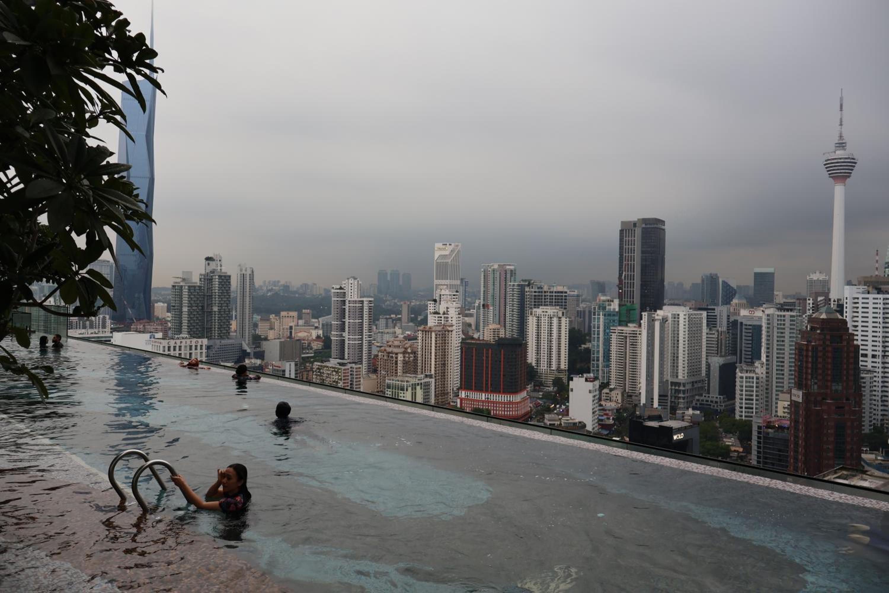 Hotel Axon Residence By Leo Homestay