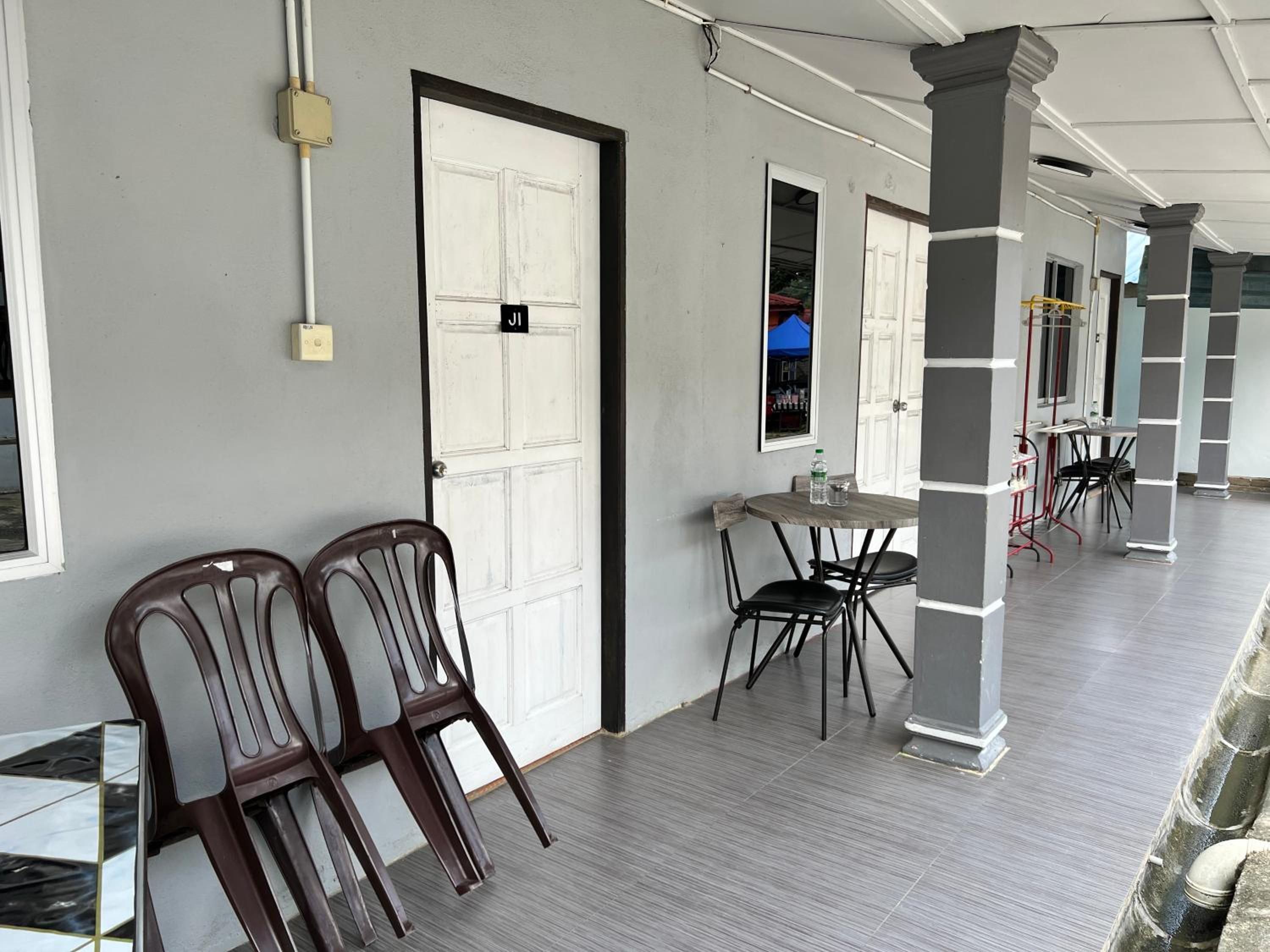 Julies Hostel Taman Negara photo 2