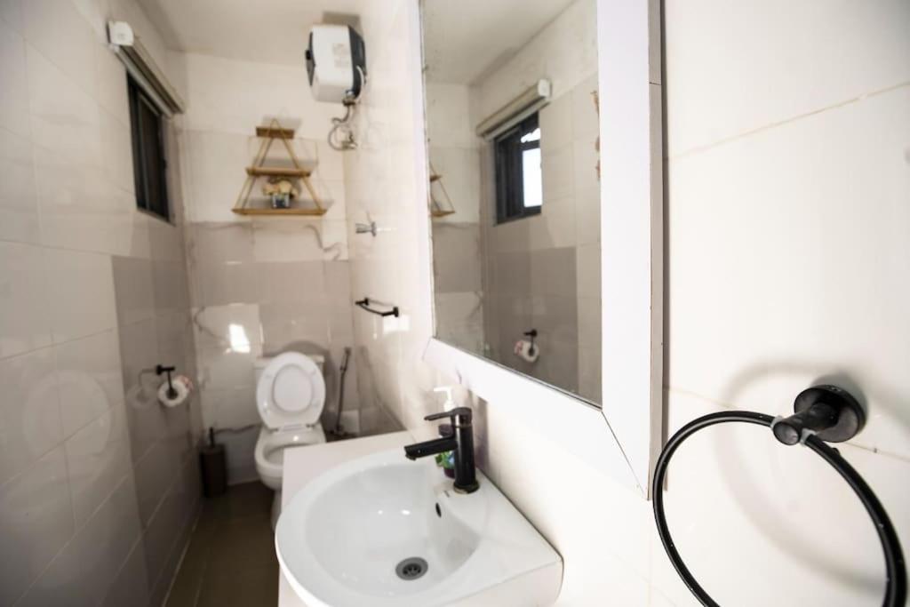 Chic and modern 2 bed Smart home view 4