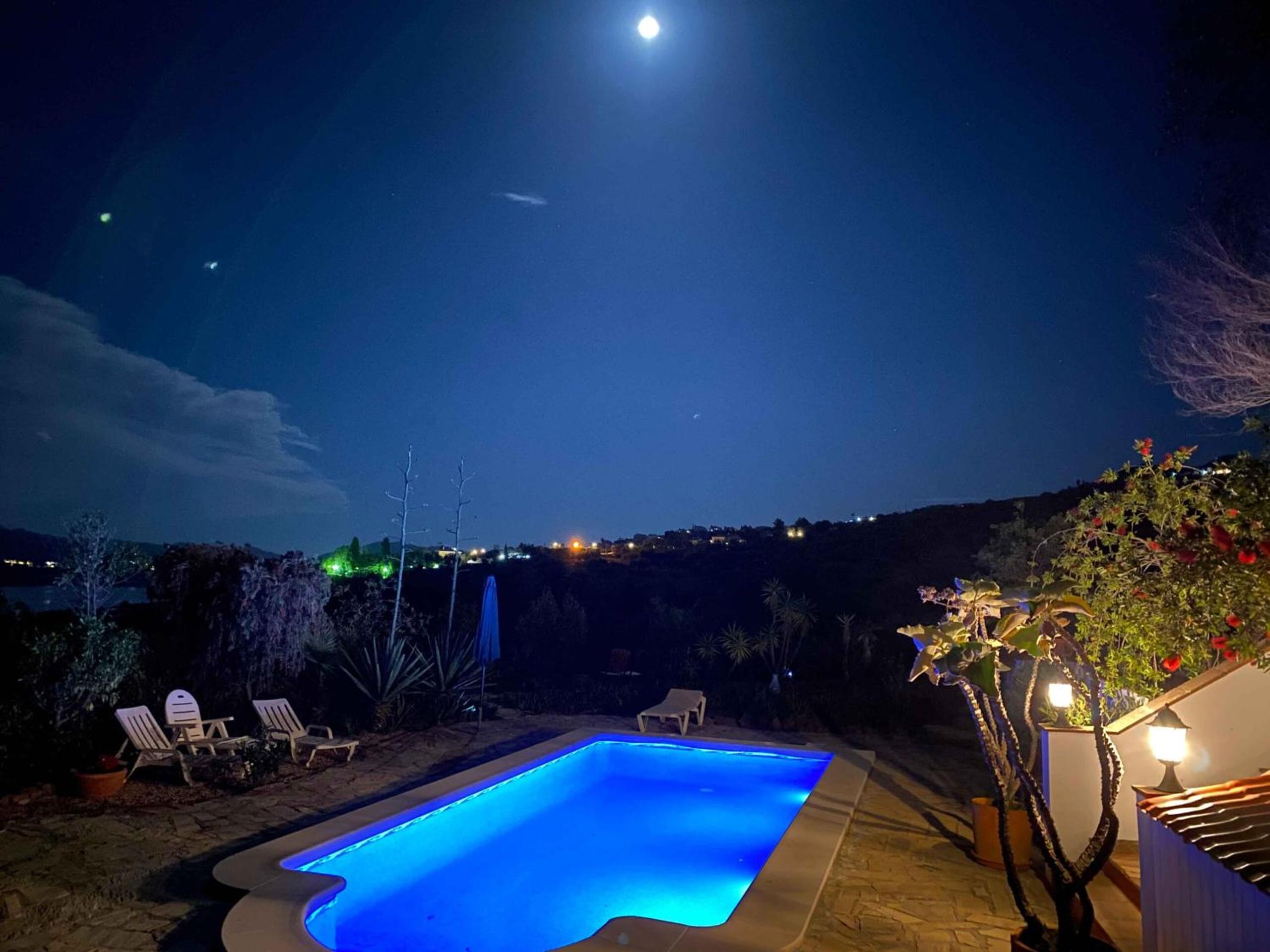 La Rústica en Viñuela, piscina privada