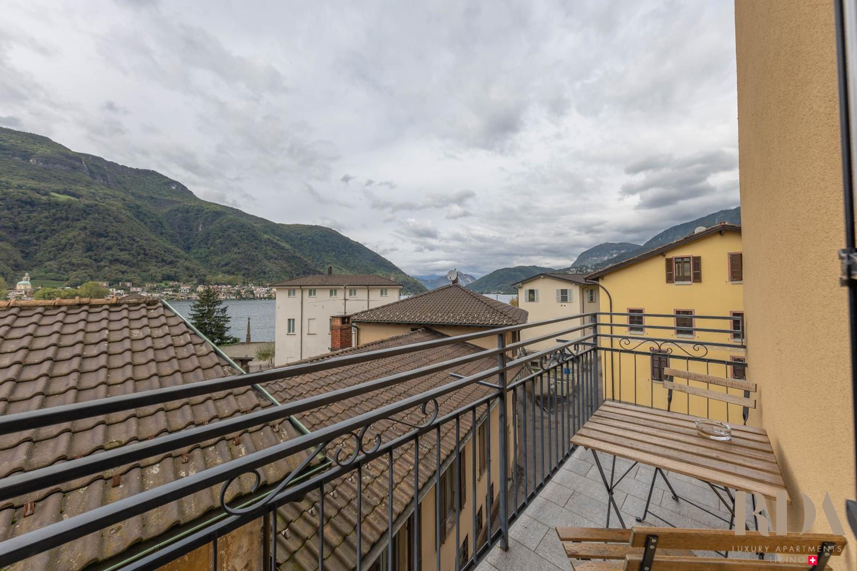 Bella Vista RDA Luxury Apartments vista lago parking