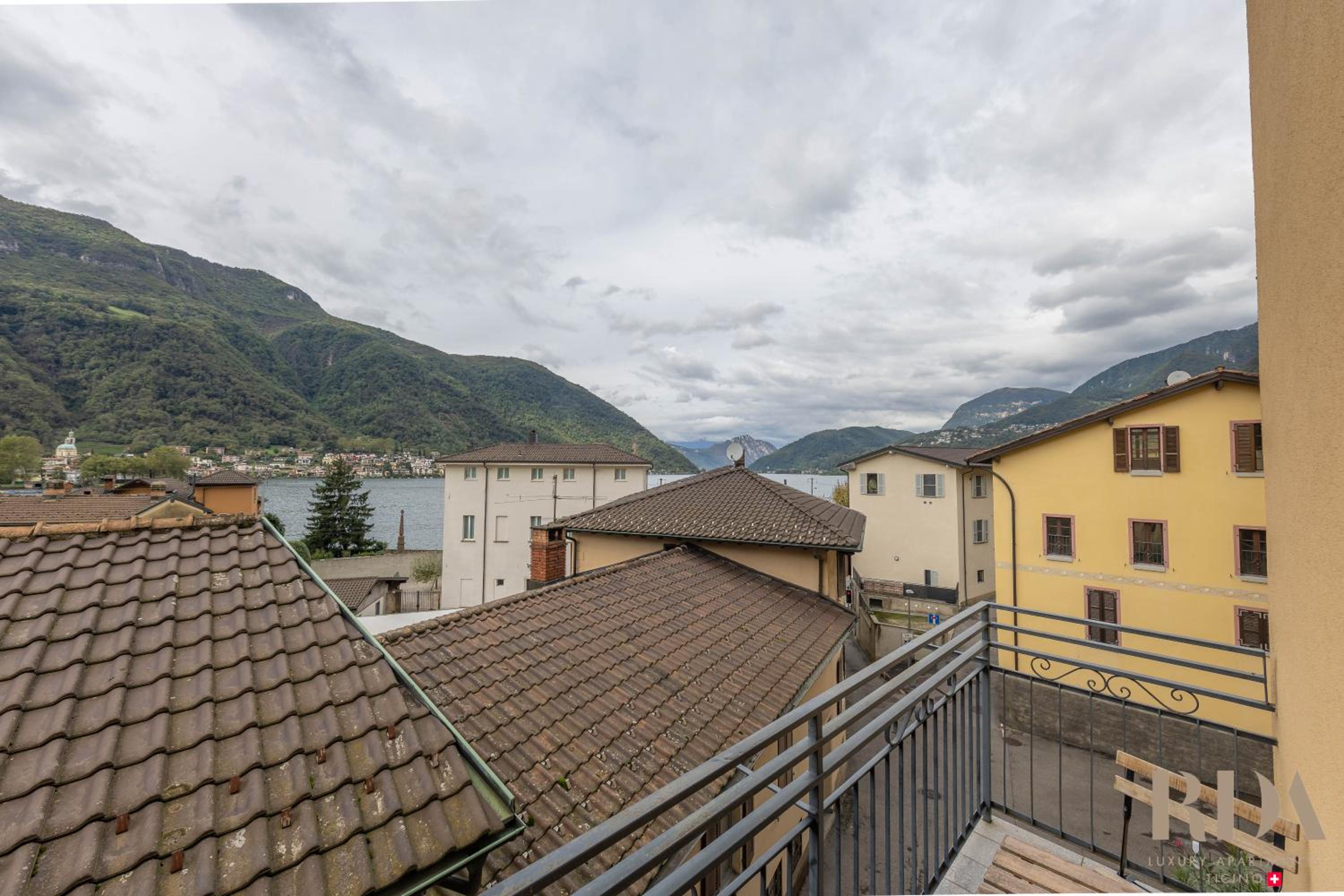 Bella Vista RDA Luxury Apartments vista lago parking