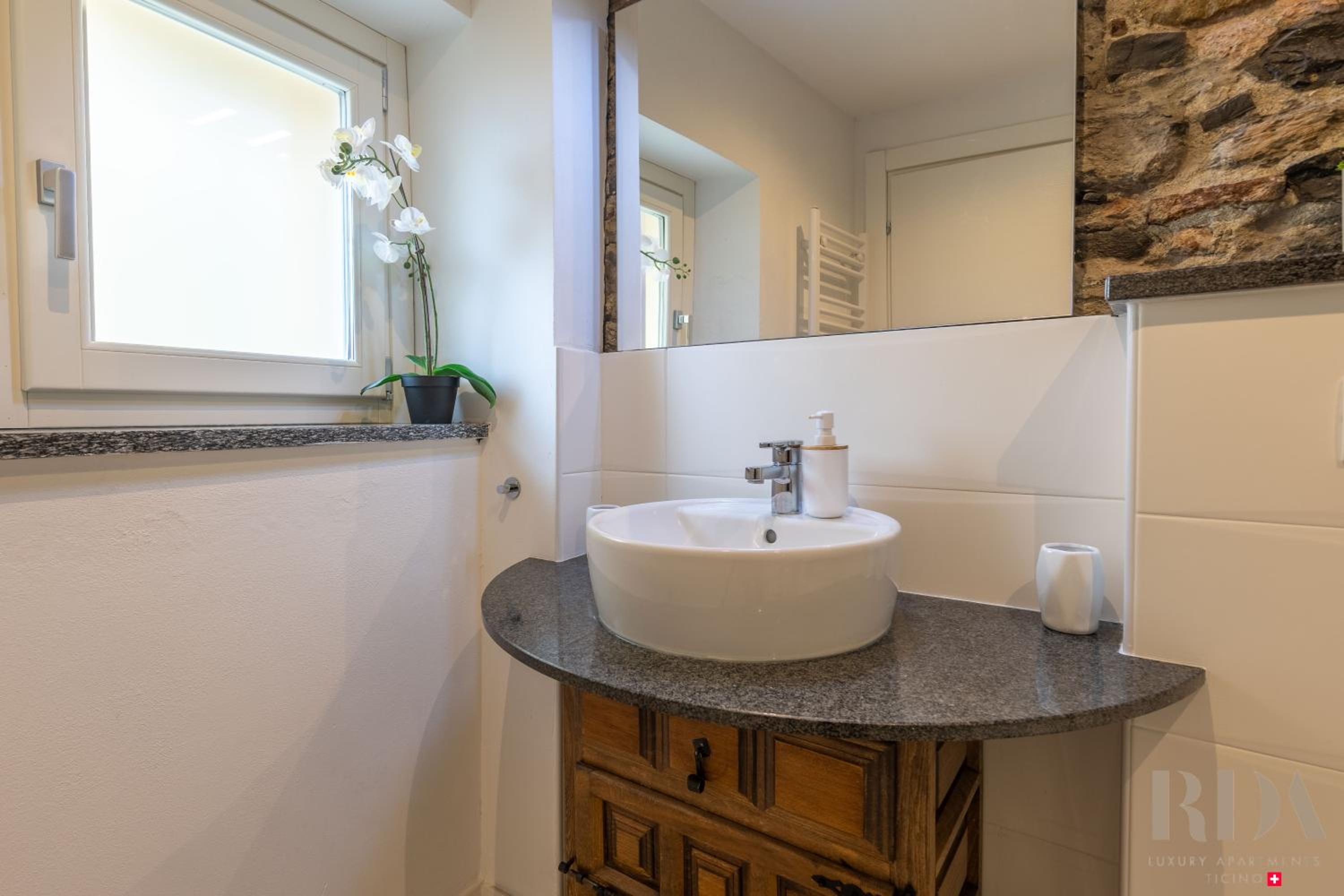 Bella Vista RDA Luxury Apartments vista lago parking