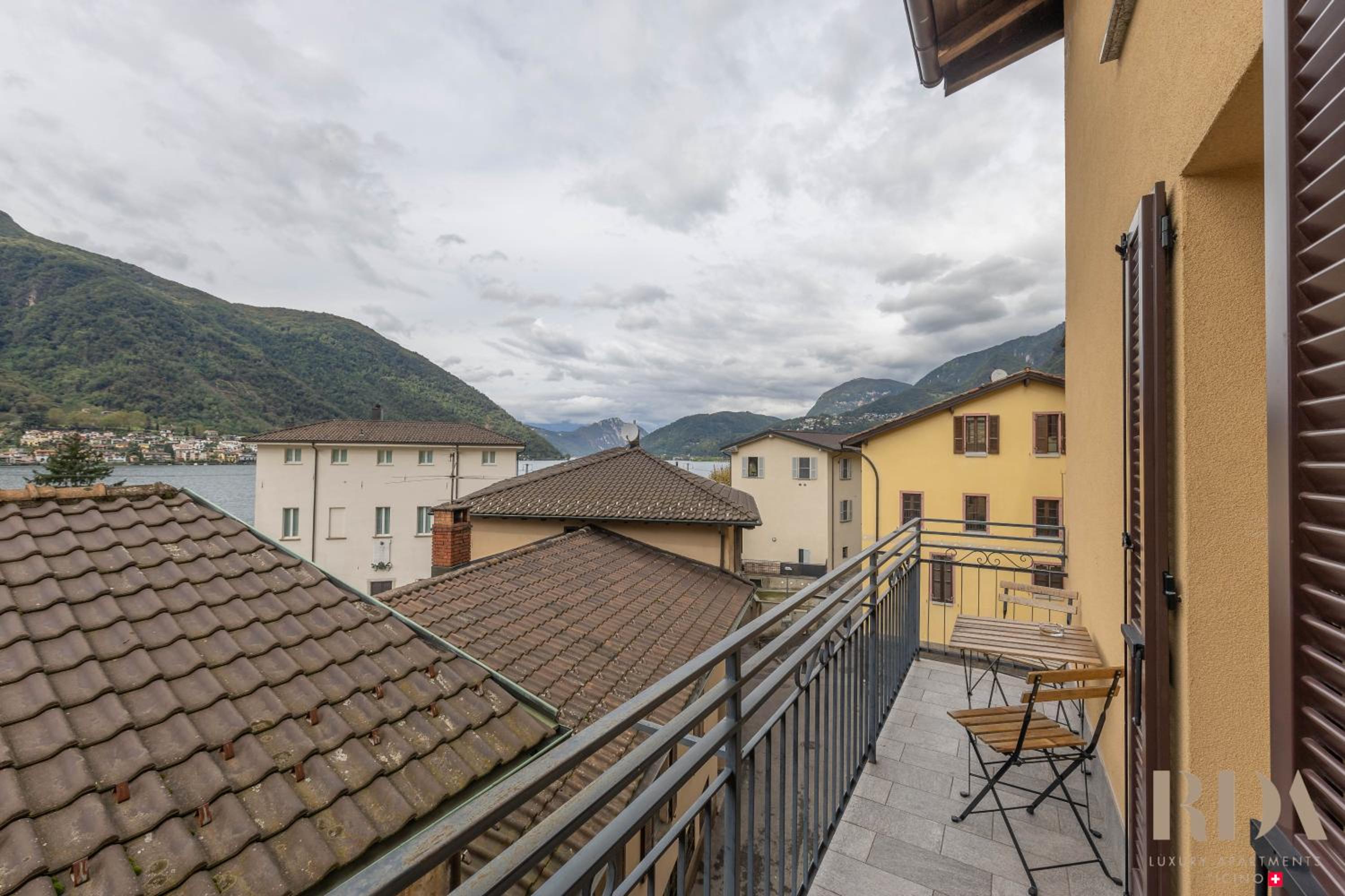 Bella Vista RDA Luxury Apartments vista lago parking