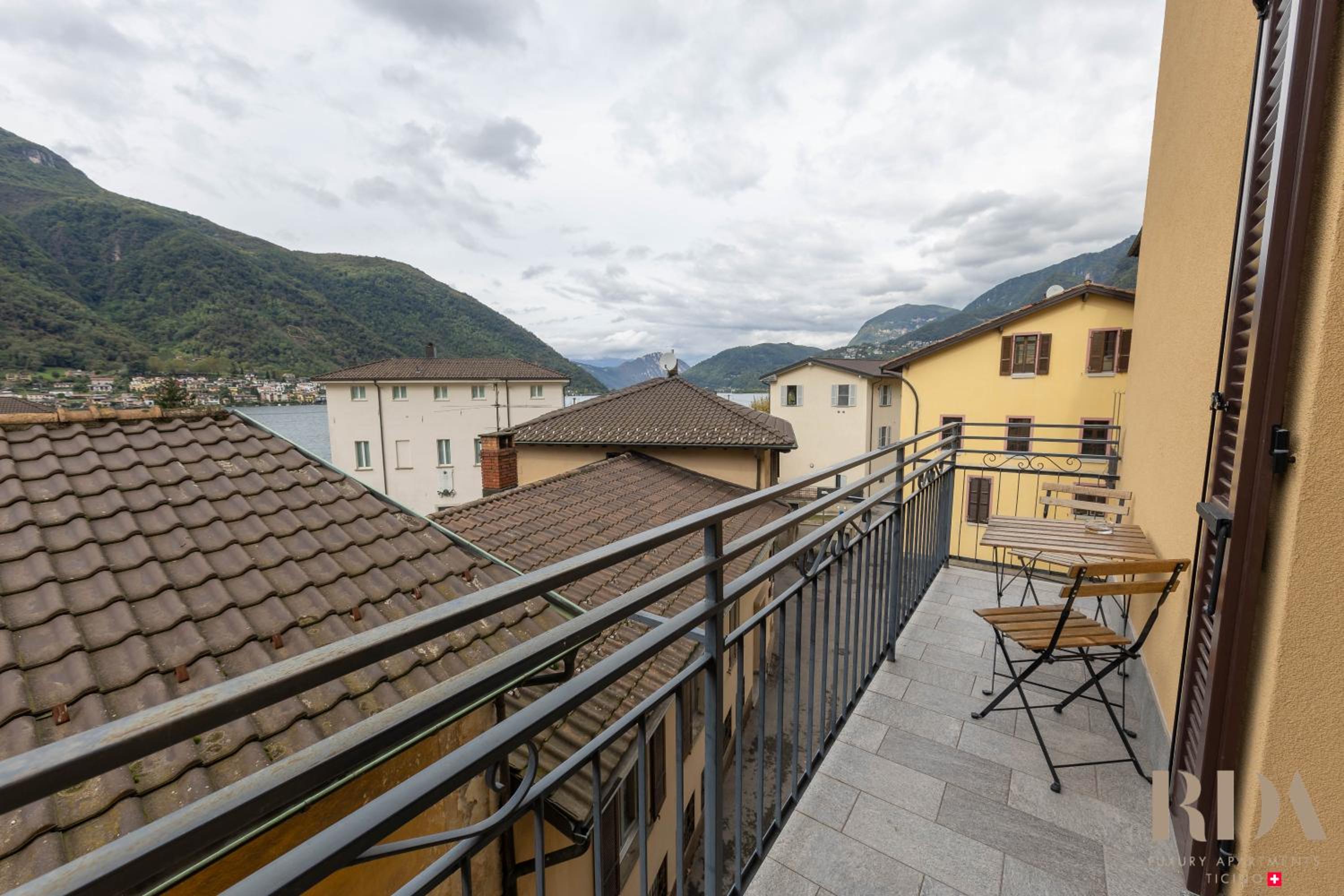 Bella Vista RDA Luxury Apartments vista lago parking