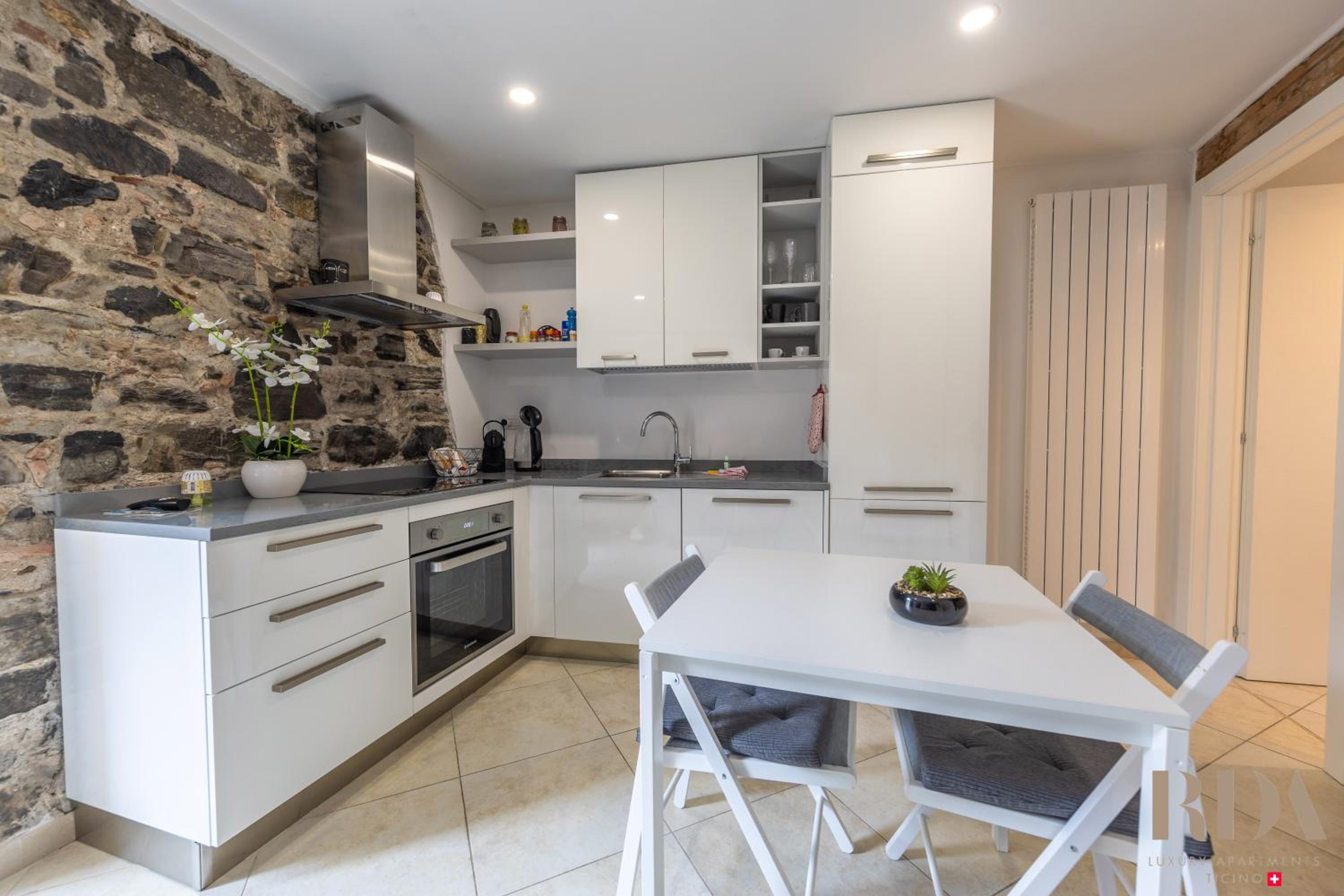 Bella Vista RDA Luxury Apartments vista lago parking
