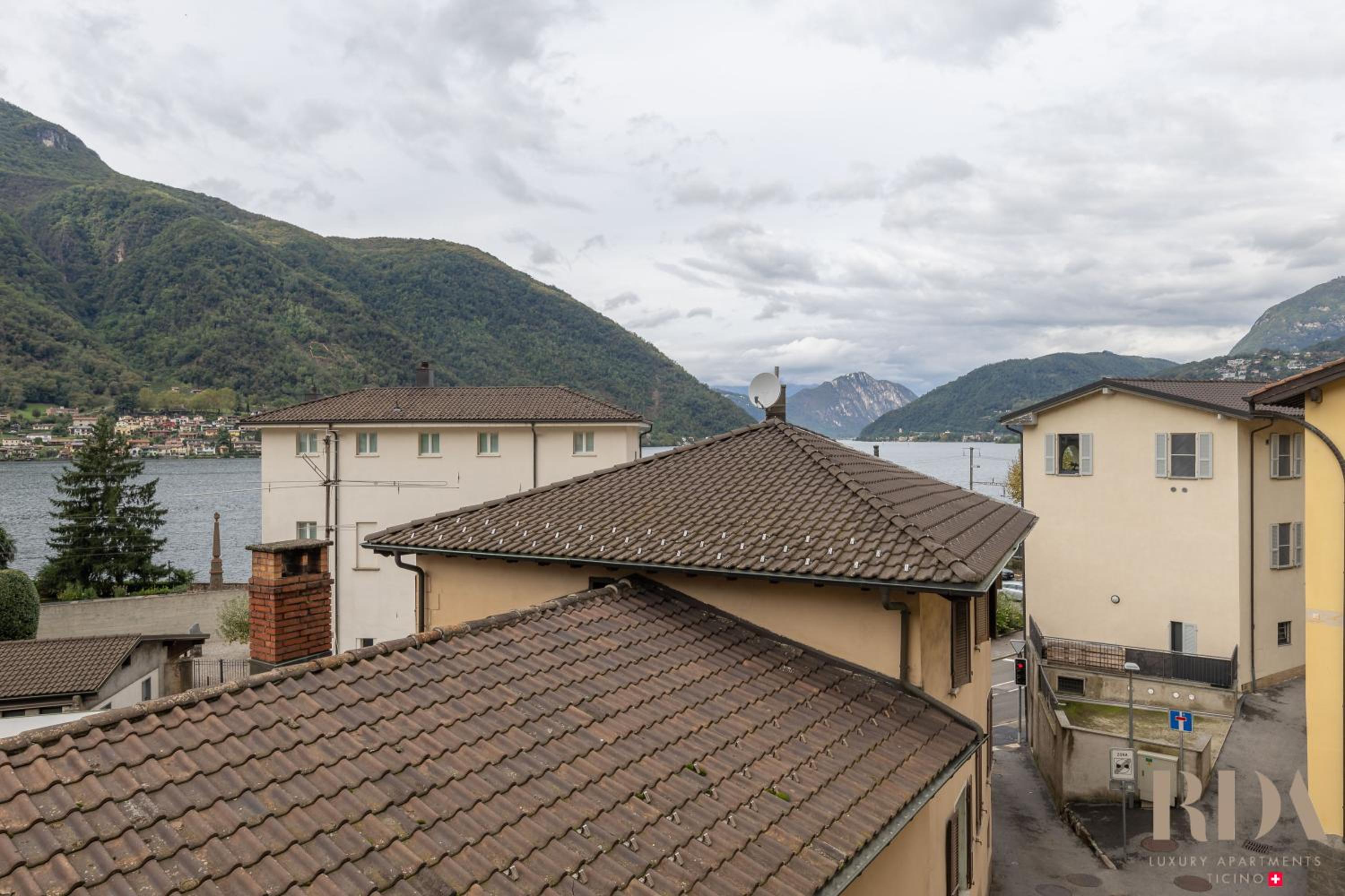 Bella Vista RDA Luxury Apartments vista lago parking