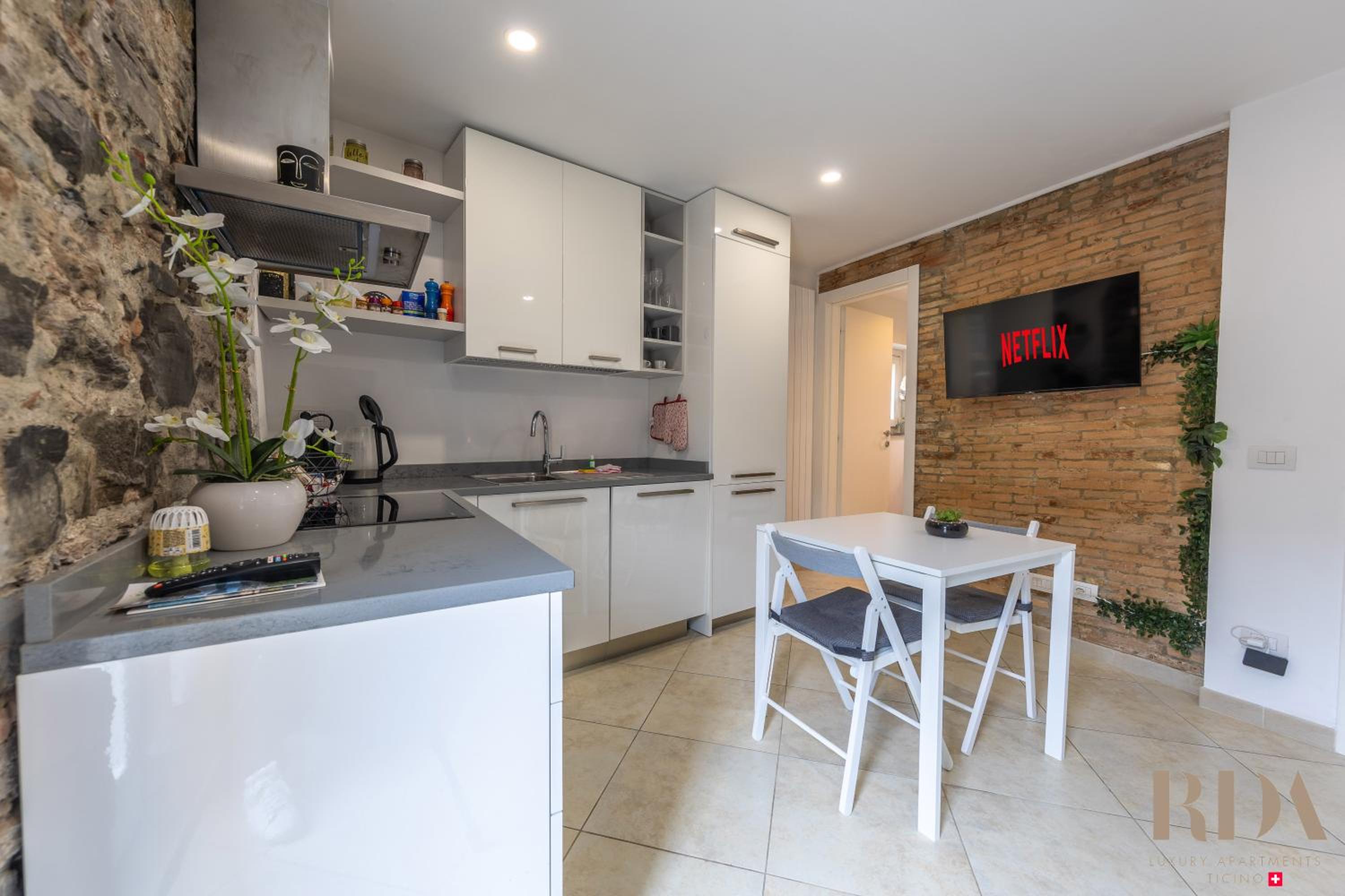 Bella Vista RDA Luxury Apartments vista lago parking