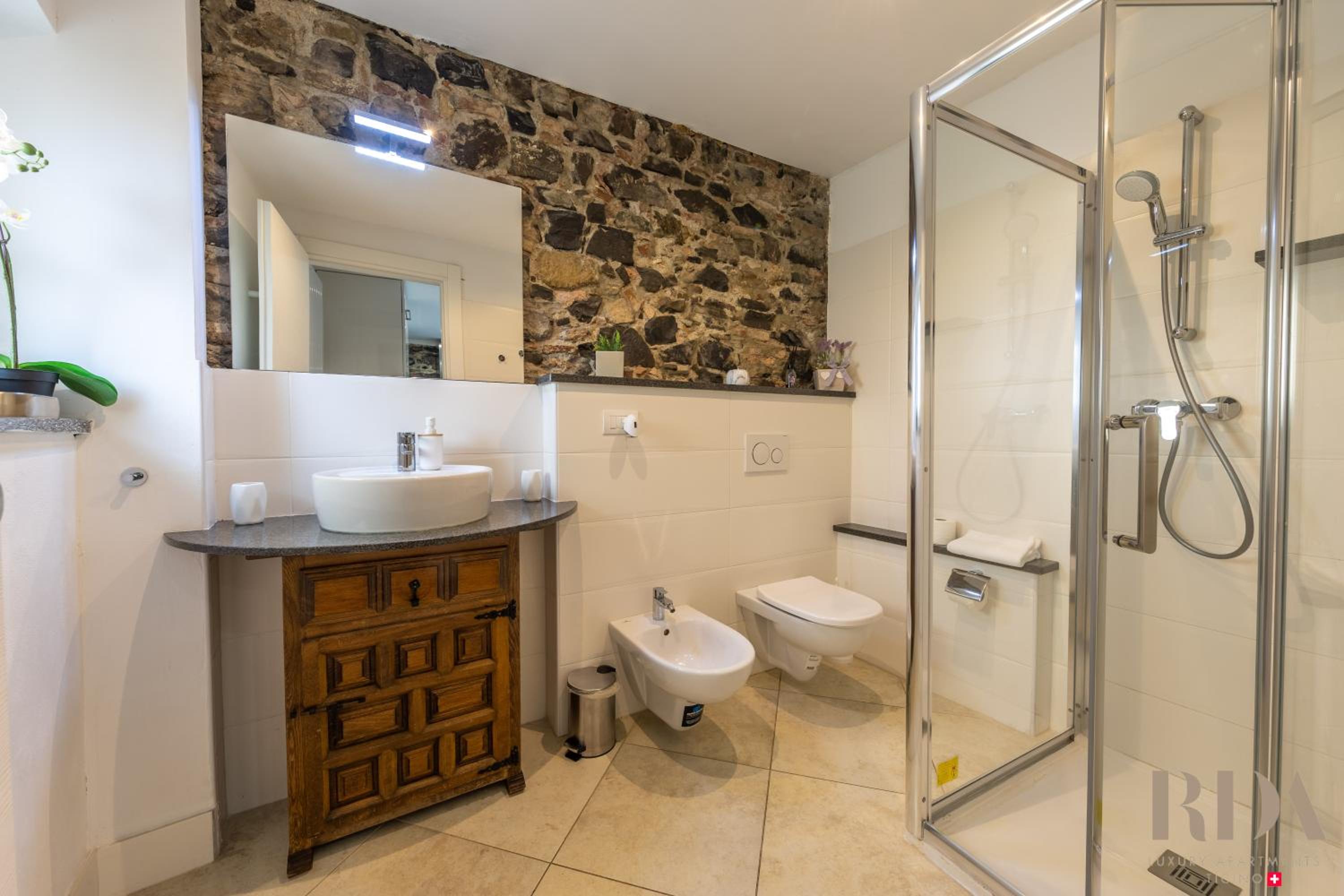 Bella Vista RDA Luxury Apartments vista lago parking