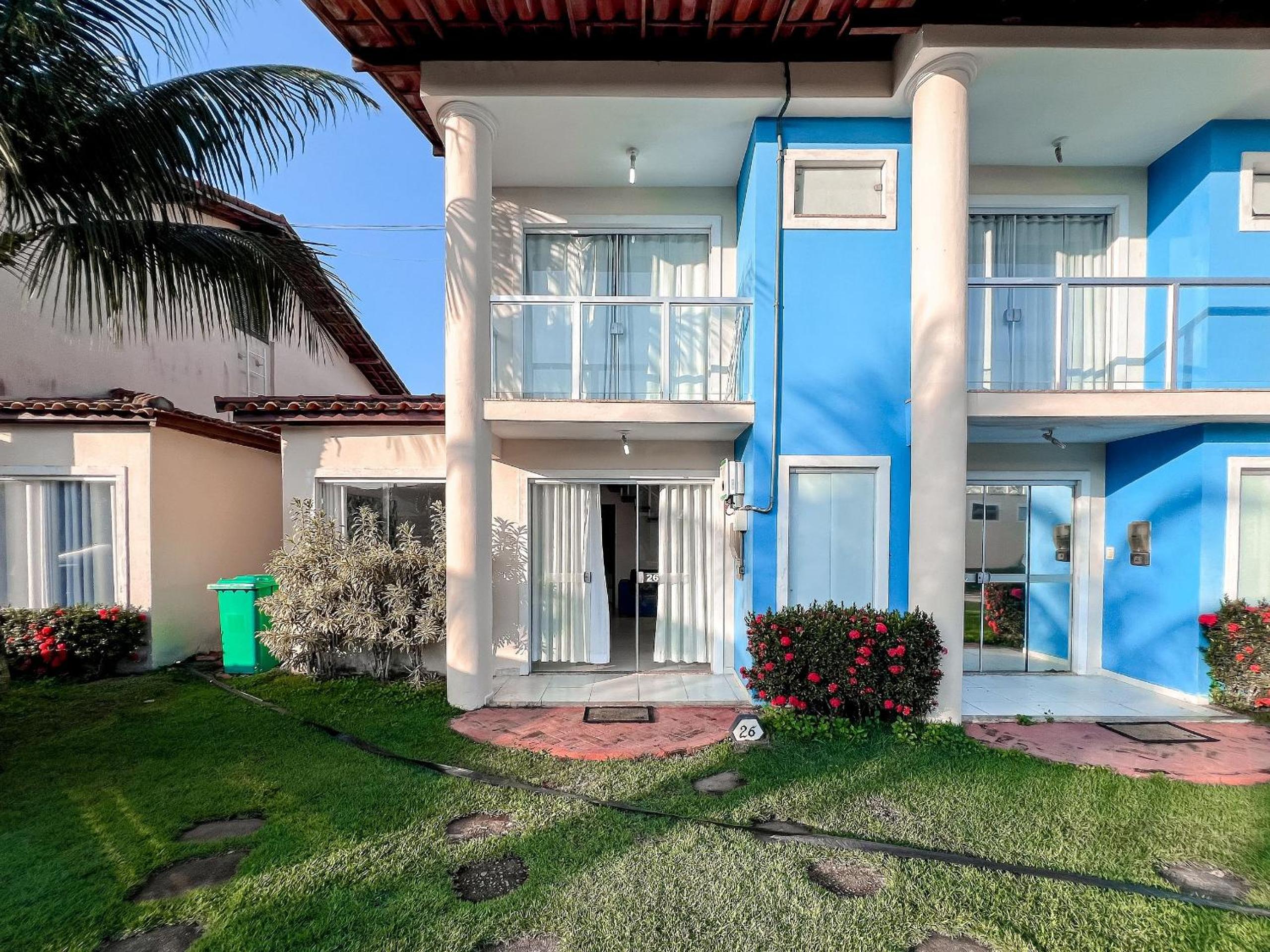 Casas no Residencial Mont Sião com 1, 2 ou 3 suítes (todas com ar condicionado) condomíno a poucos metros da praia de Taperapuã (Axé Moi), com 2 piscinas a