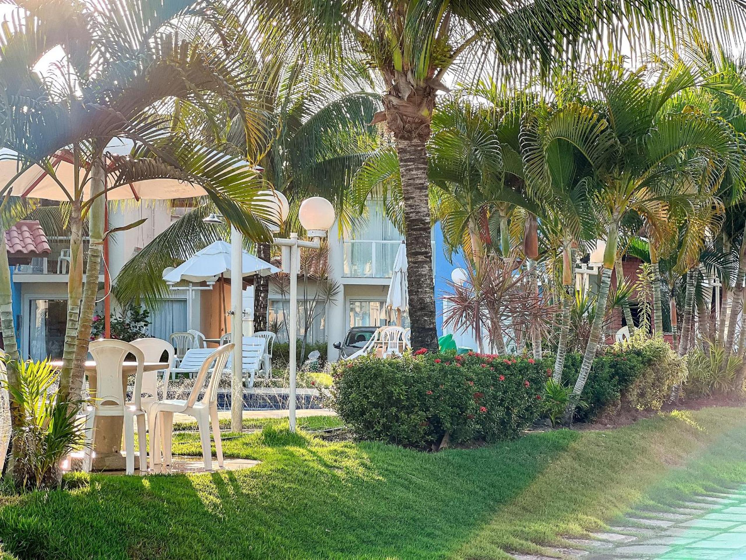 Casas no Residencial Mont Sião com 1, 2 ou 3 suítes (todas com ar condicionado) condomíno a poucos metros da praia de Taperapuã (Axé Moi), com 2 piscinas a