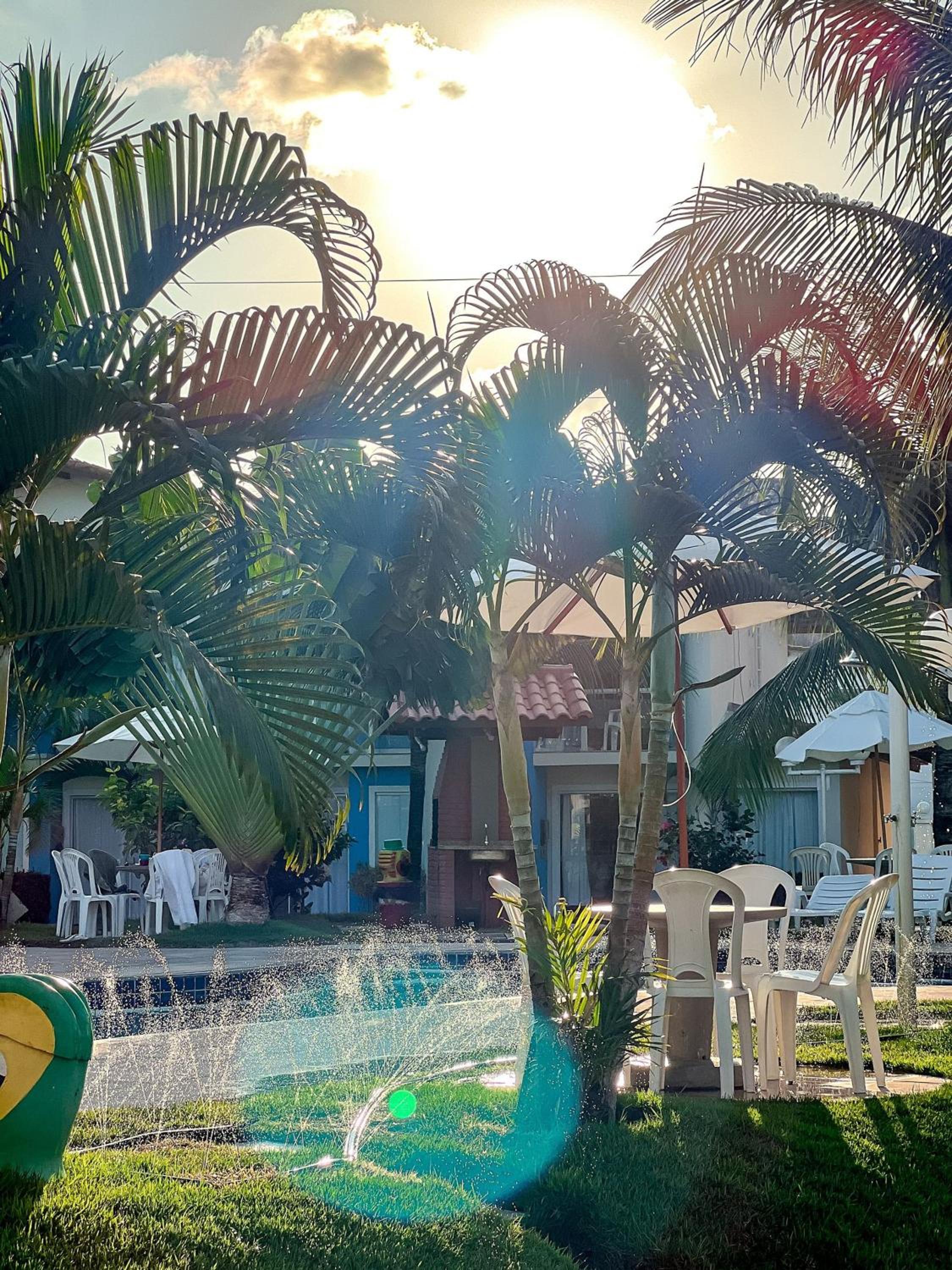Casas no Residencial Mont Sião com 1, 2 ou 3 suítes (todas com ar condicionado) condomíno a poucos metros da praia de Taperapuã (Axé Moi), com 2 piscinas a