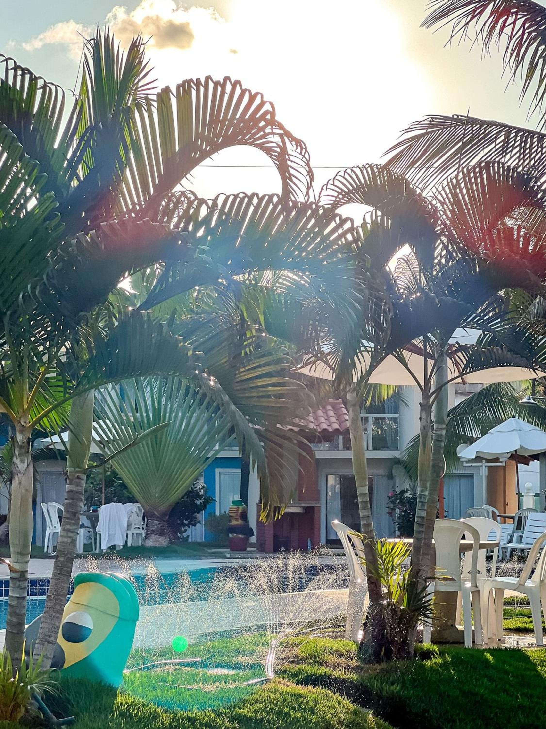 Casas no Residencial Mont Sião com 1, 2 ou 3 suítes (todas com ar condicionado) condomíno a poucos metros da praia de Taperapuã (Axé Moi), com 2 piscinas a