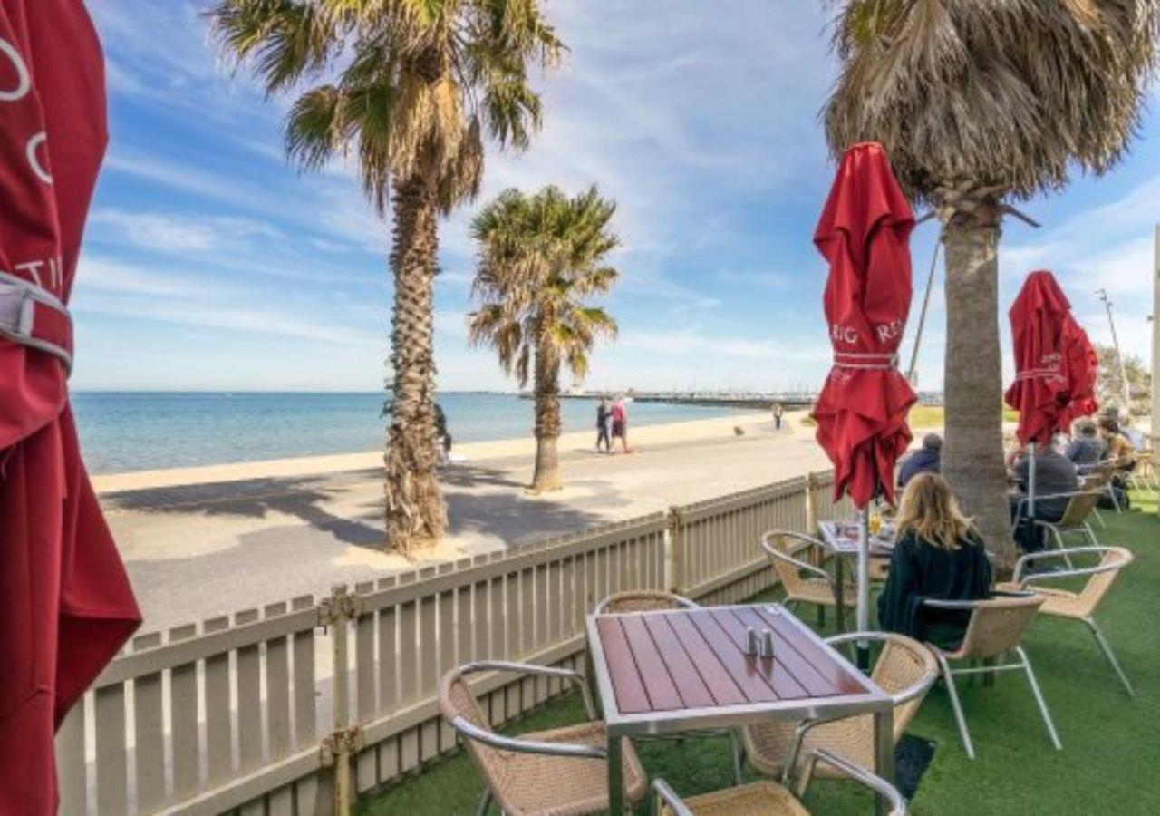 Elwood stylish apartment in botanical location near beach