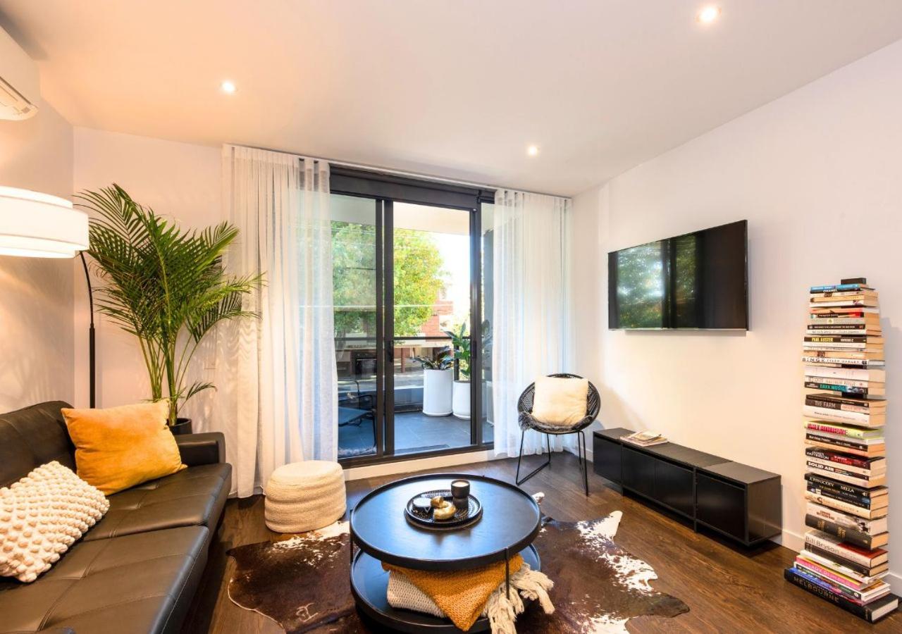 Elwood stylish apartment in botanical location near beach