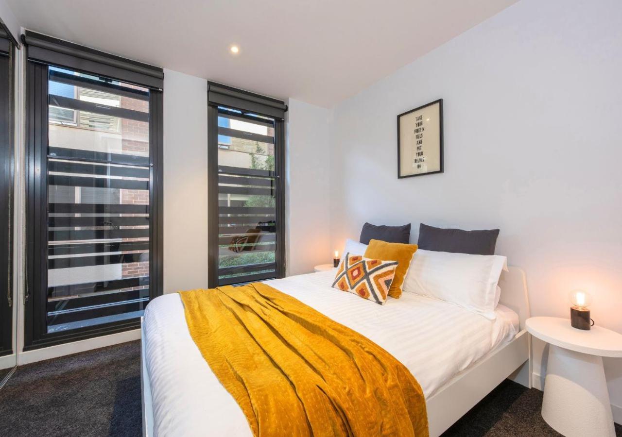 Elwood stylish apartment in botanical location near beach