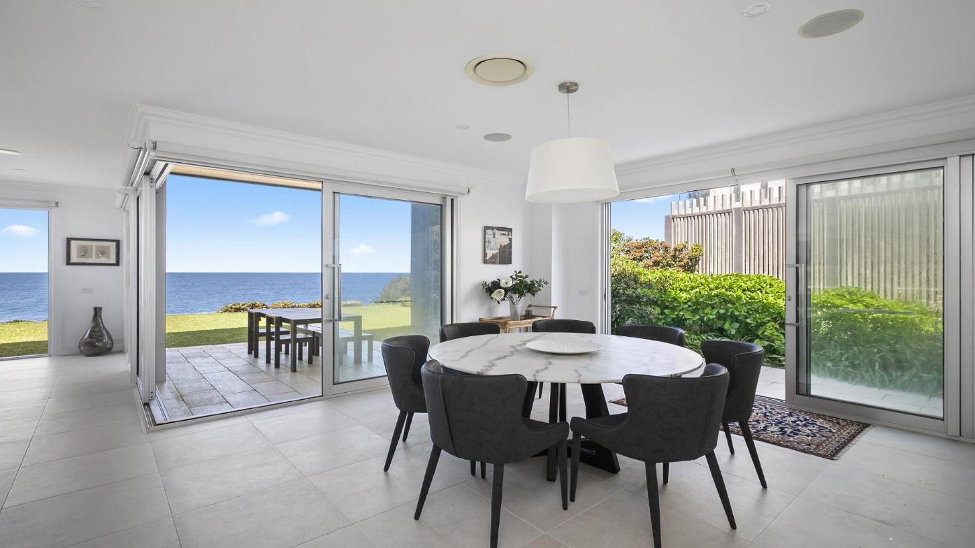 PIHI Beachfront , Pearl Beach, 5beds, 5 bathrooms