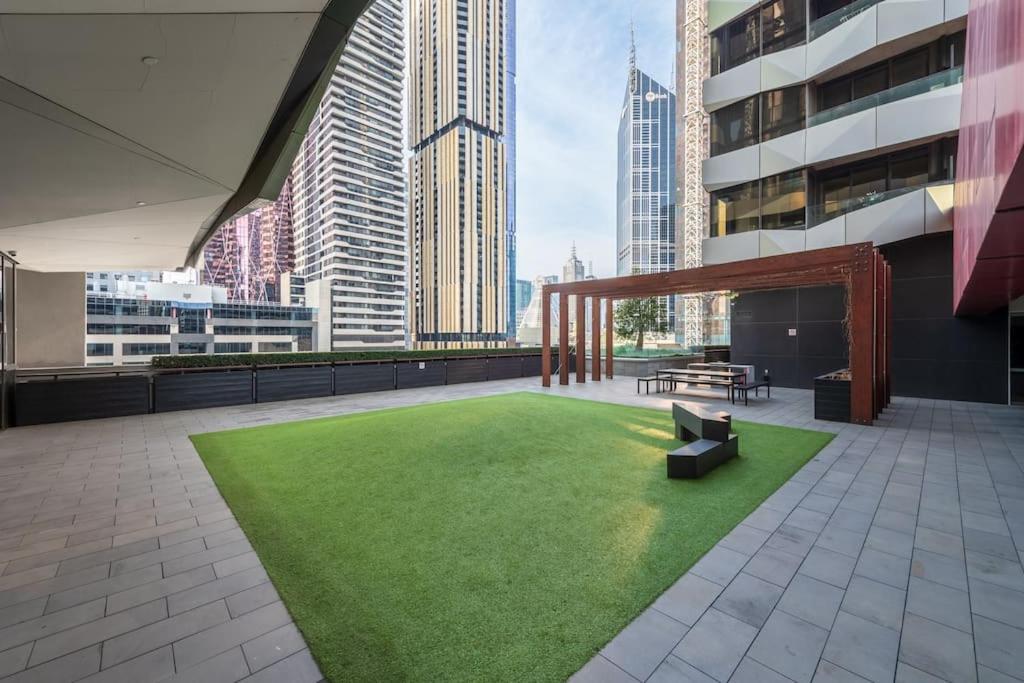 Welcoming CBD Park Views Retreat