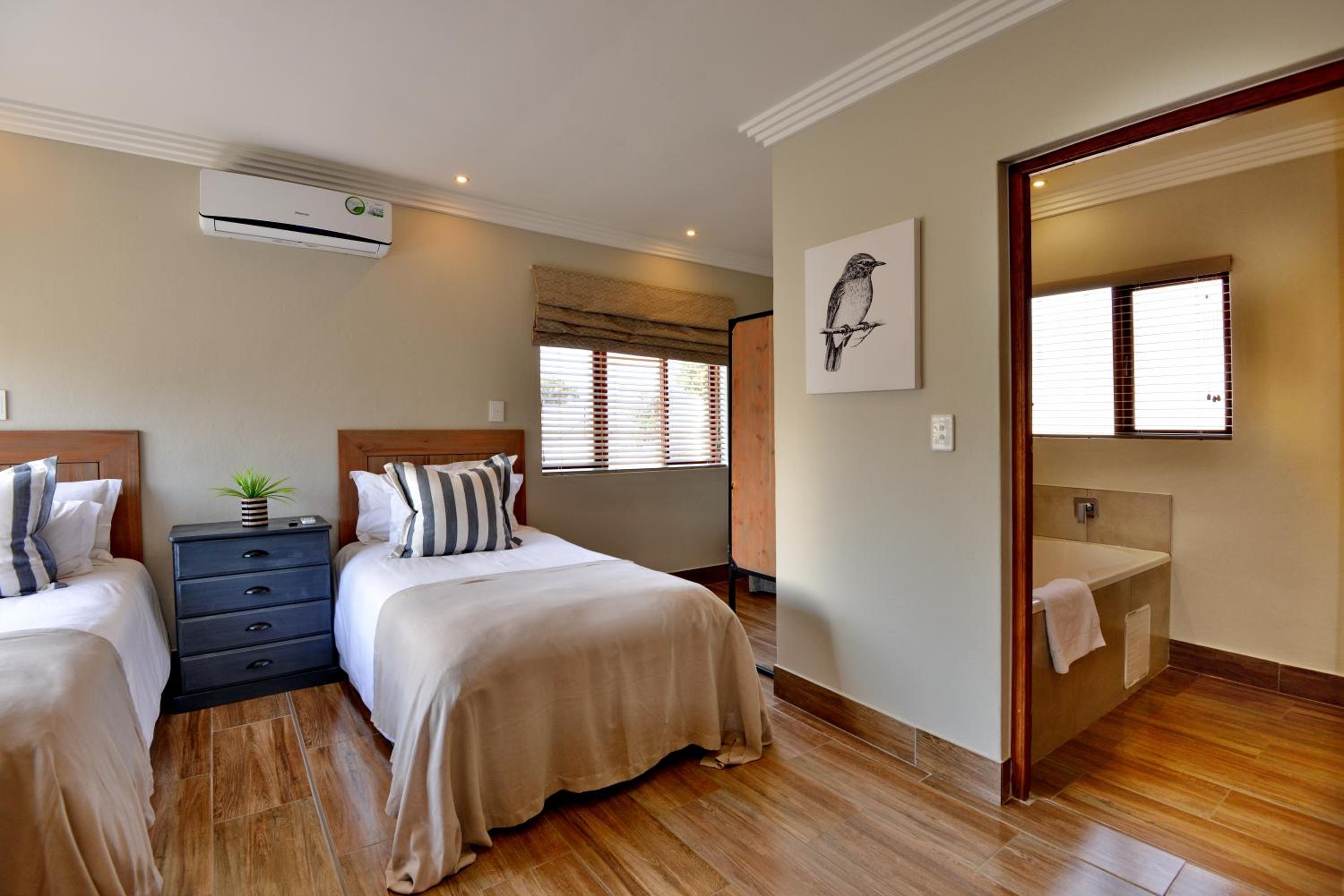 Thanda Manzi Country Hotel