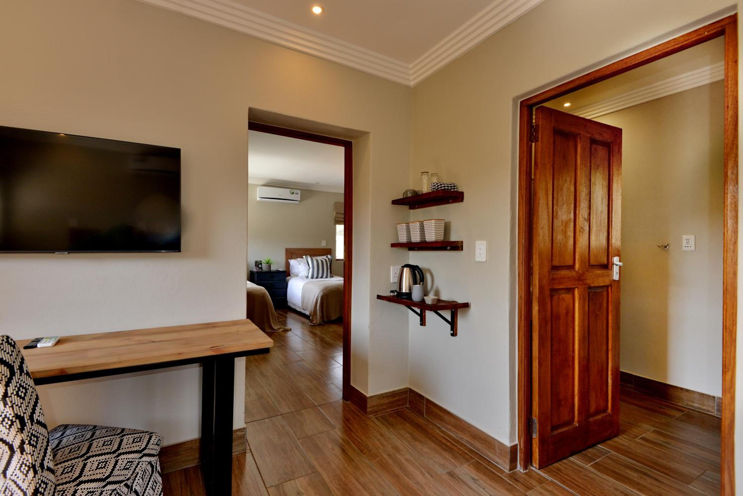 Thanda Manzi Country Hotel