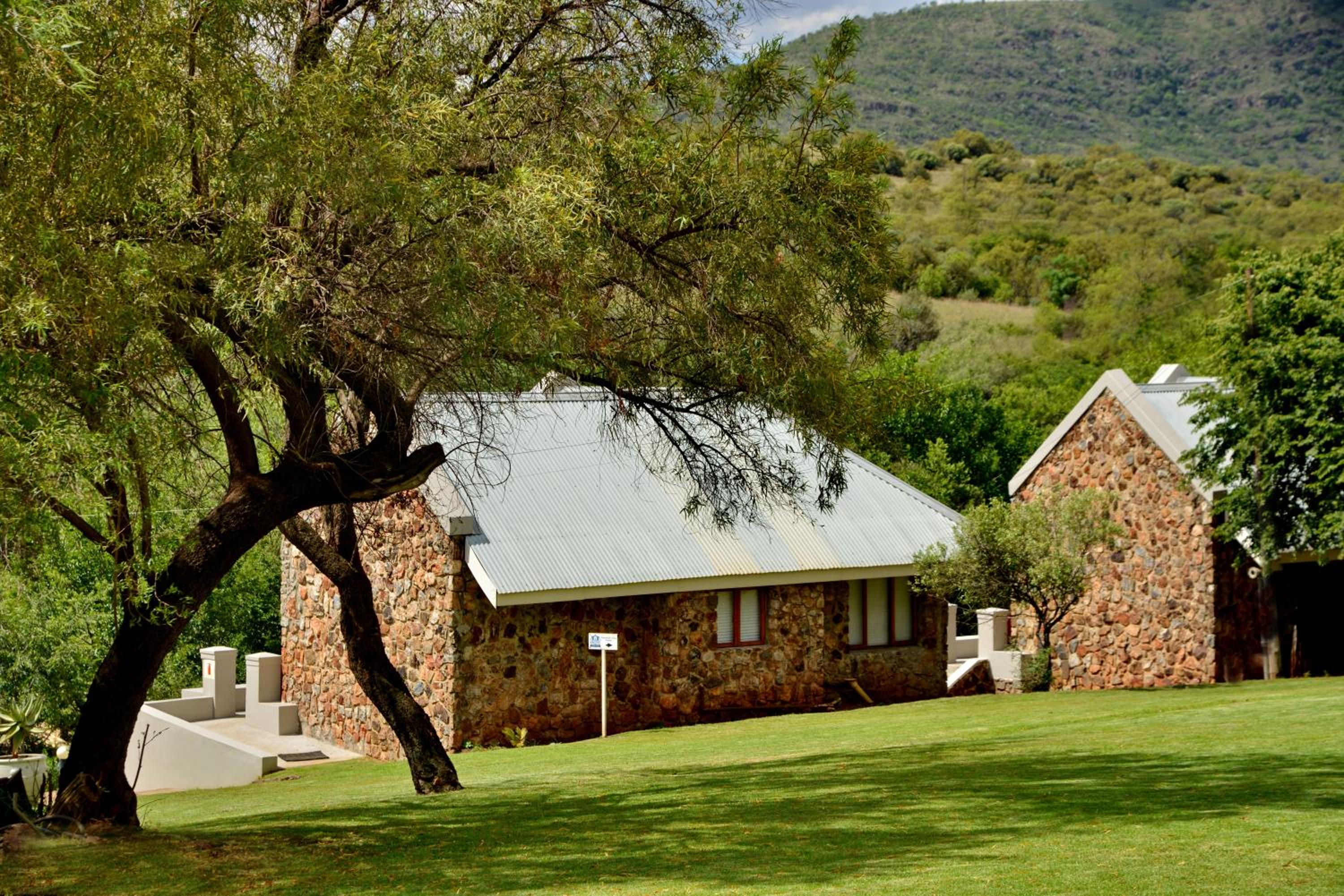 Thanda Manzi Country Hotel