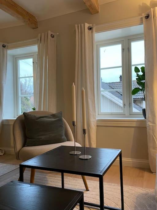 Stilfull bolig med 4 soverom - nær Arendal sentrum med parkering
