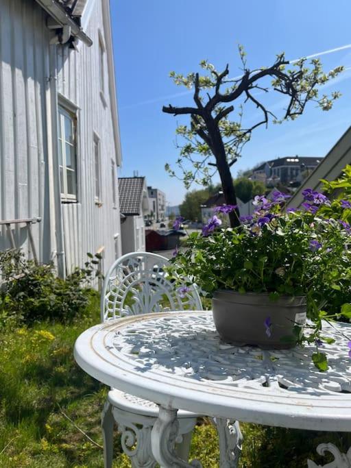 Stilfull bolig med 4 soverom - nær Arendal sentrum med parkering