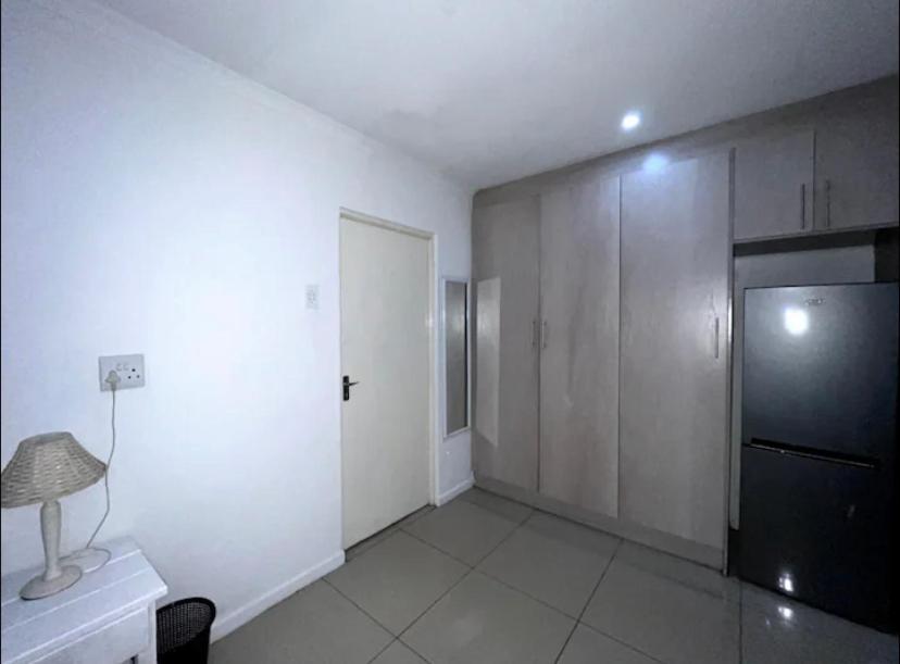 A cozy cottage in Bryanston view 2