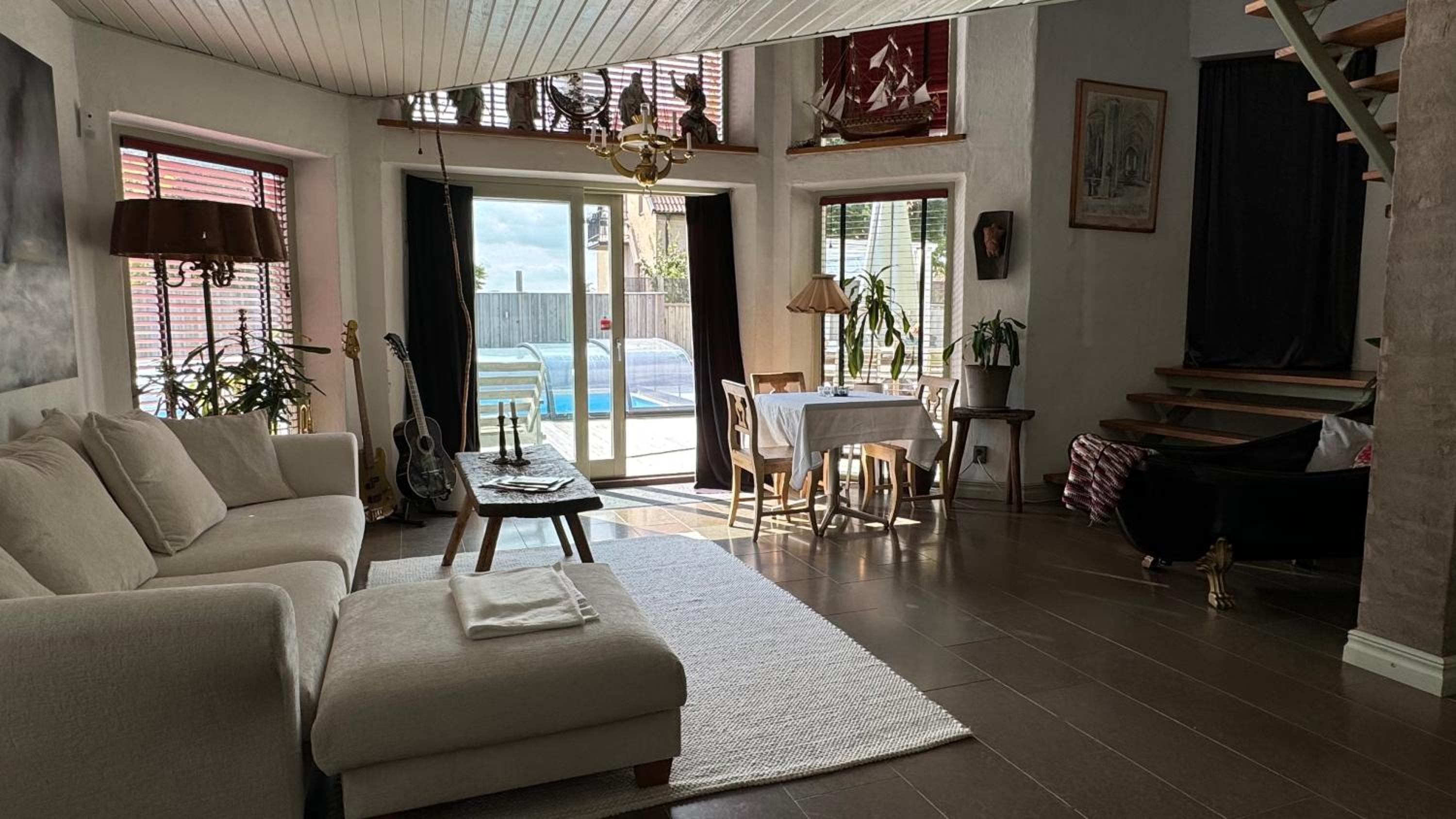 Hotel Modernt hus nära stad och strand - Image 1