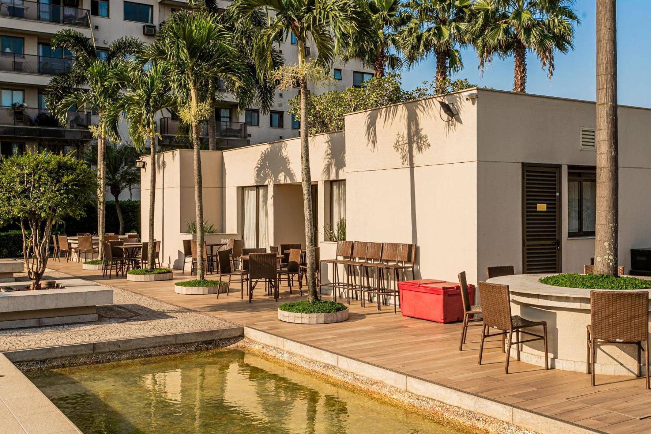 Barra Buzz - 4 Hóspedes, Conforto e Piscina