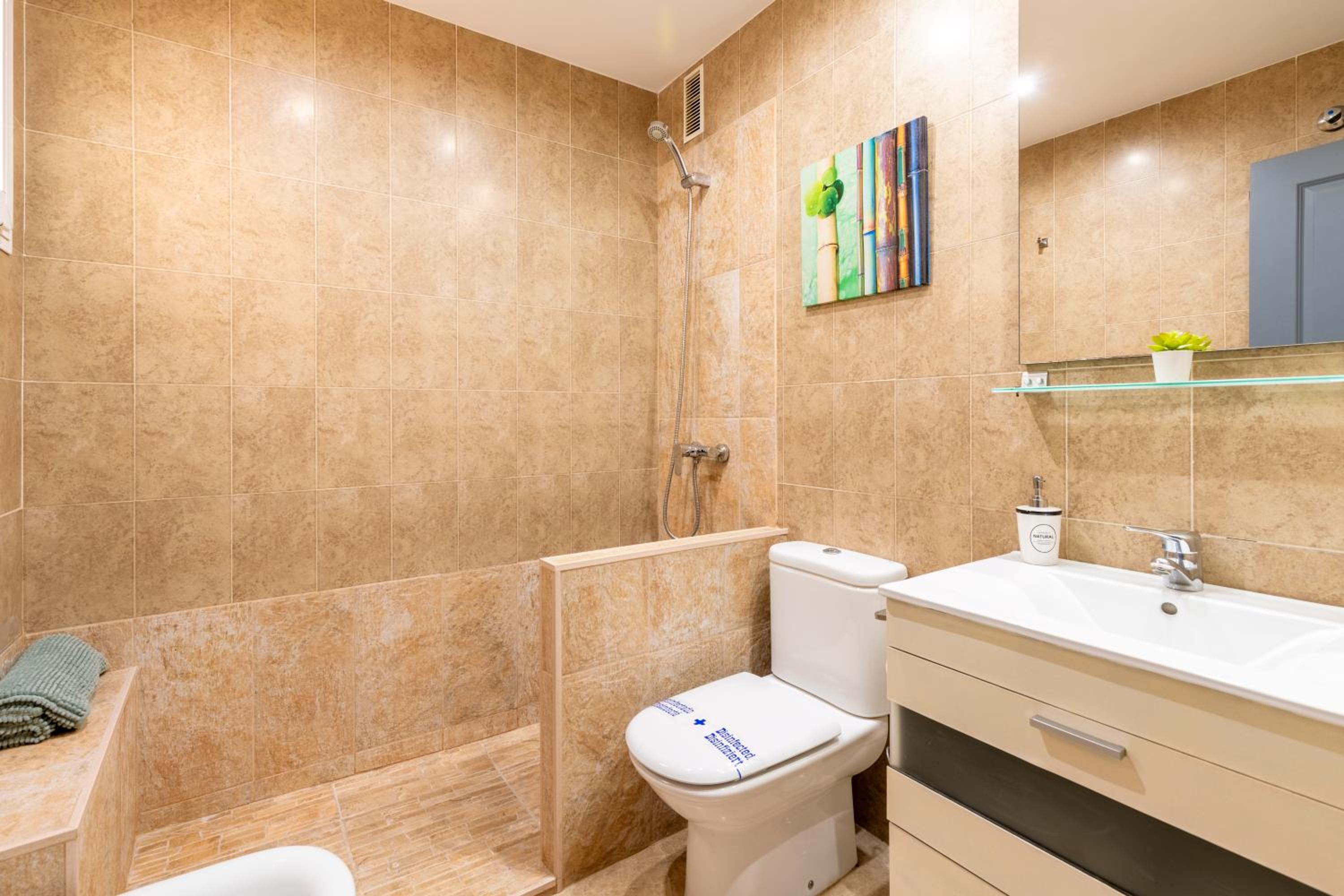 3 habitaciones y 2 baños junto al rio view 5