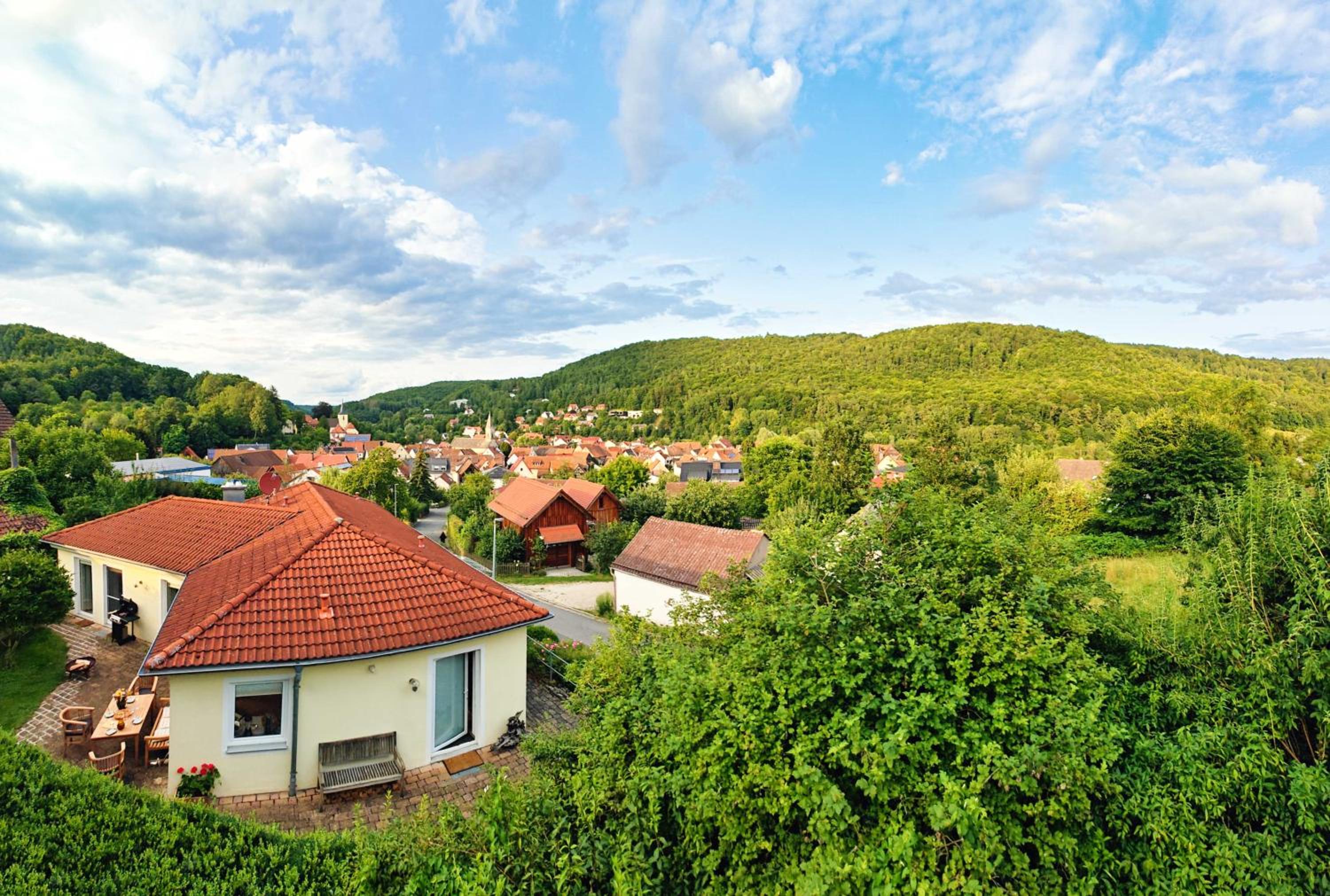 Casa-Philipp, mediterrane, lichtdurchflutete, stilvolle Ruhe-Oase, ebenerdig, mit Garten, Terrasse, Grill und Sauna im Naturparadies Fränkische Schweiz