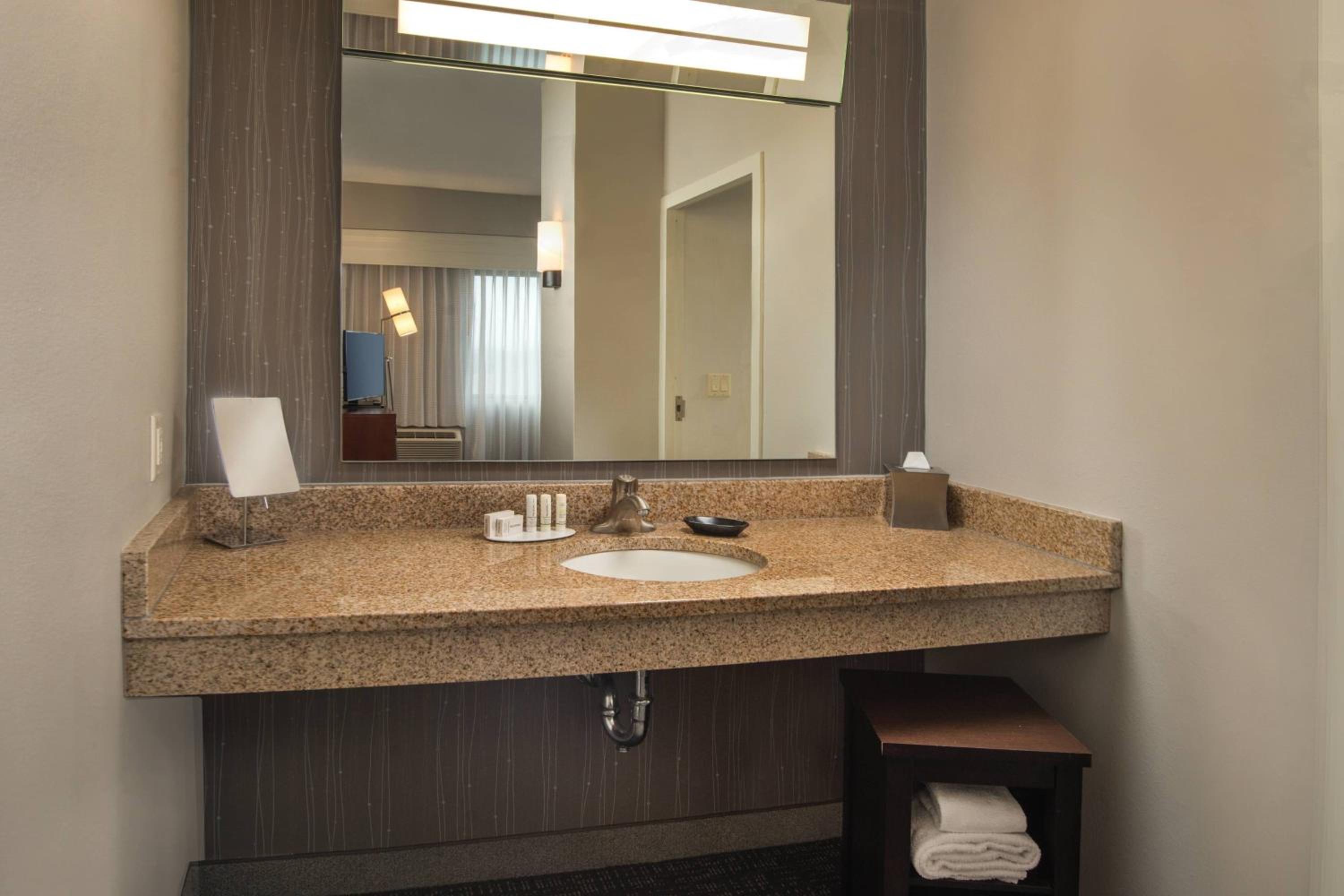 Hagerstown Vacations - Courtyard by Marriott Hagerstown - Property Image 19