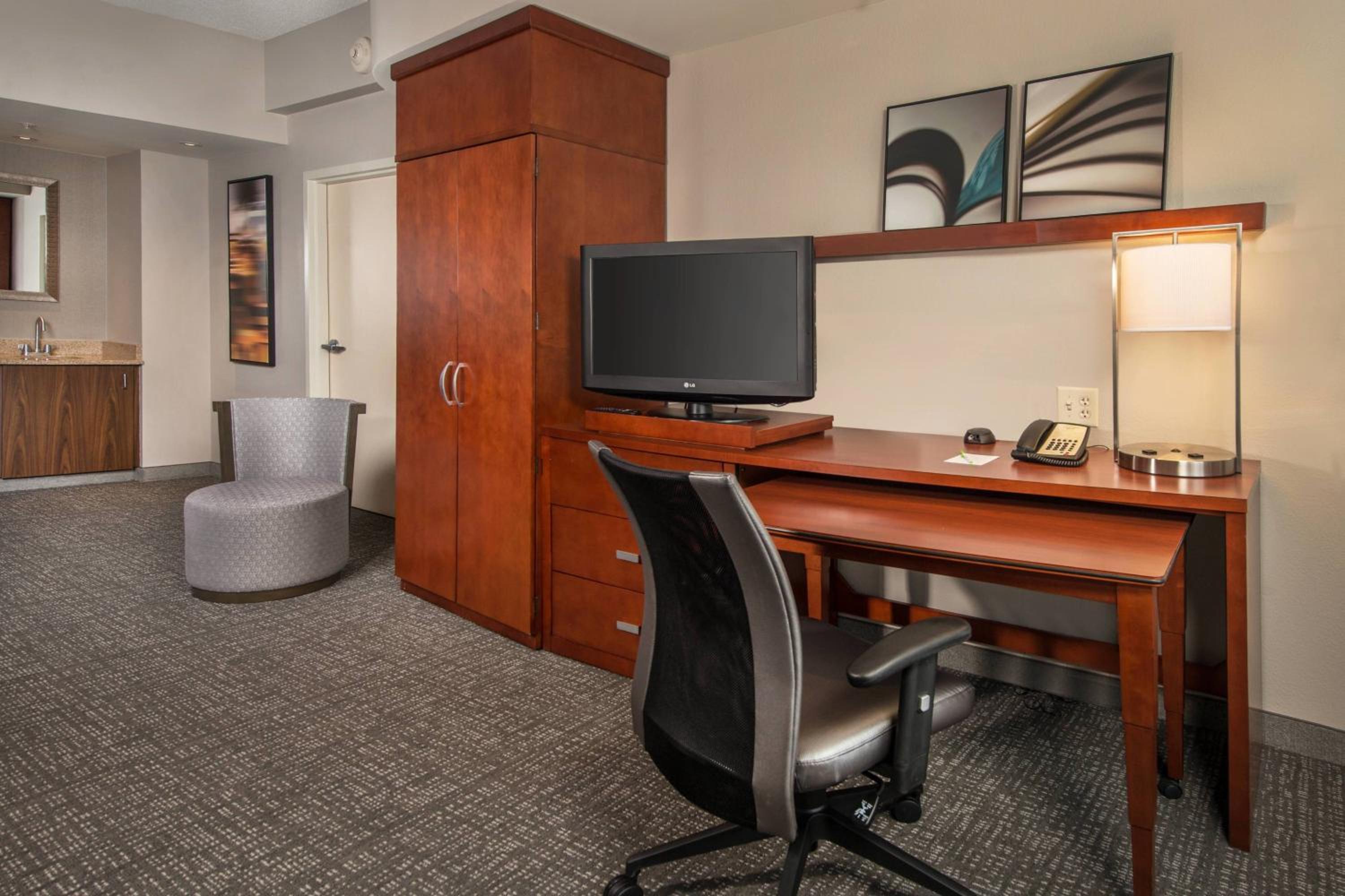Hagerstown Vacations - Courtyard by Marriott Hagerstown - Property Image 21