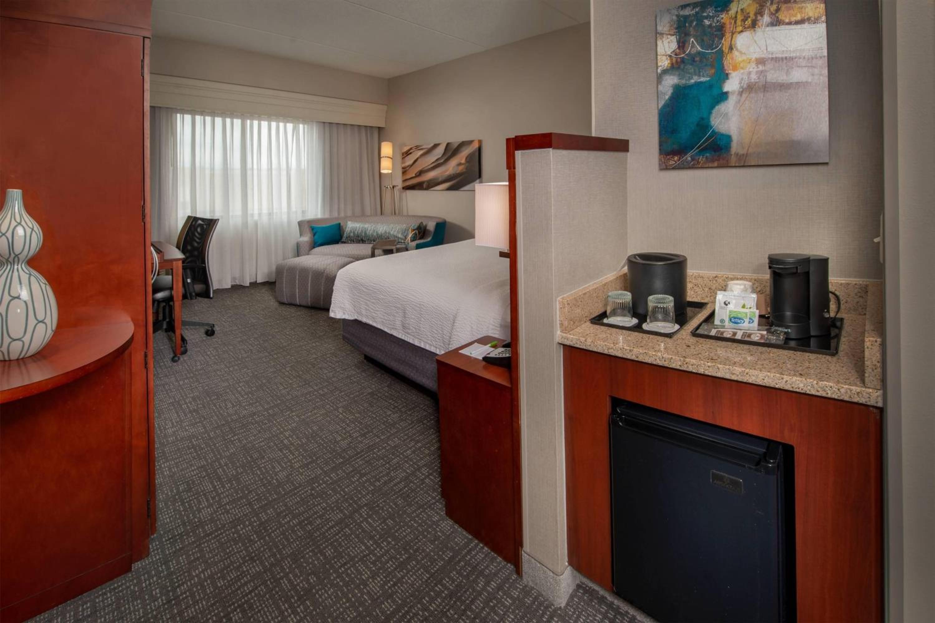 Hagerstown Vacations - Courtyard by Marriott Hagerstown - Property Image 29