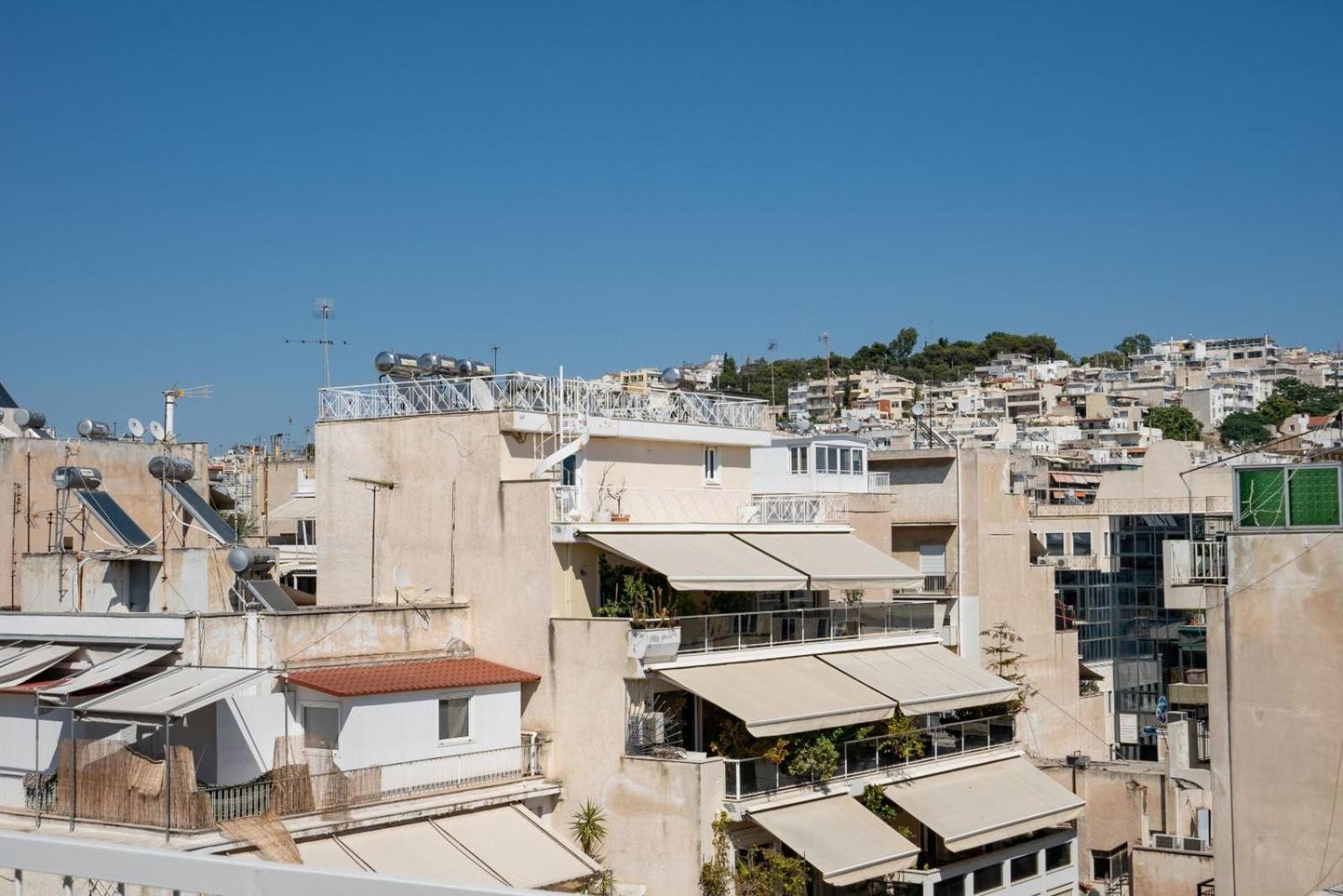 Apartment with City View in Piraeus