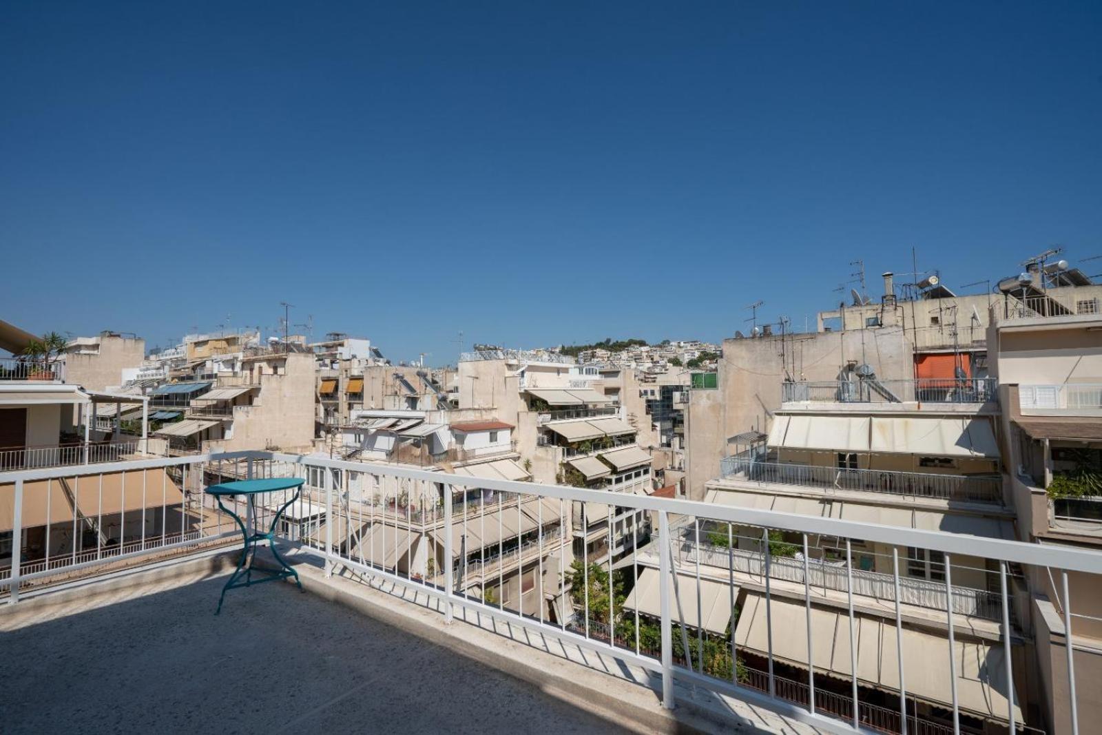 Apartment with City View in Piraeus