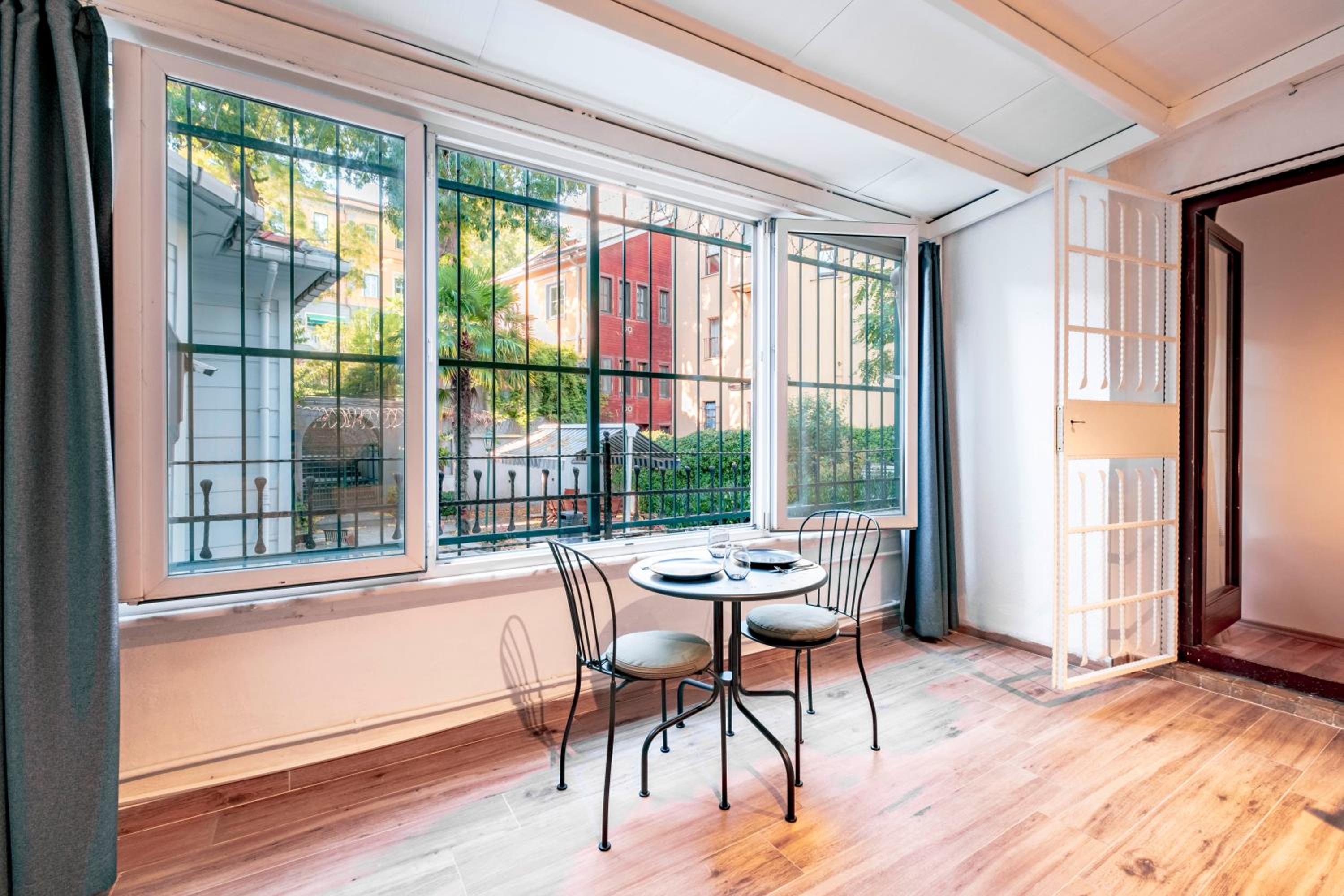 Homie Suites - Modern Apartments Nearby Istıklal Street & Galata Tower