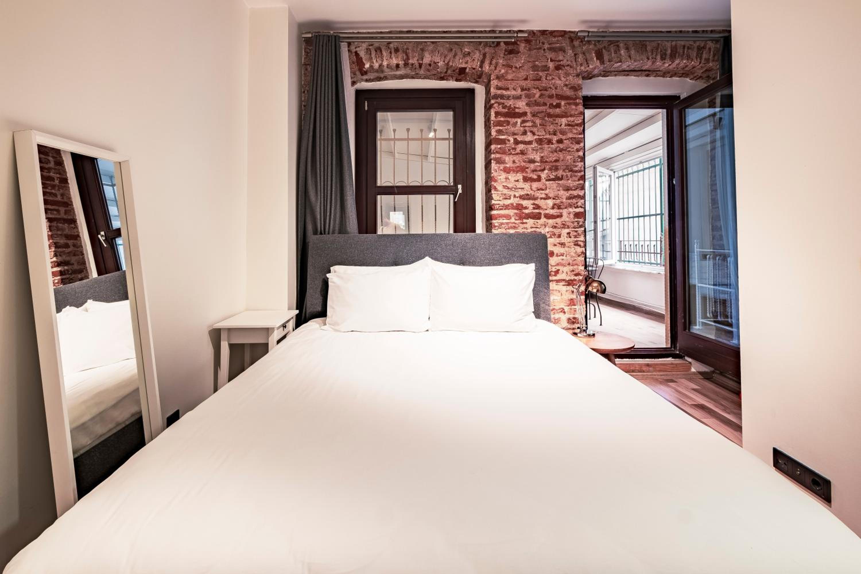 Homie Suites - Modern Apartments Nearby Istıklal Street & Galata Tower
