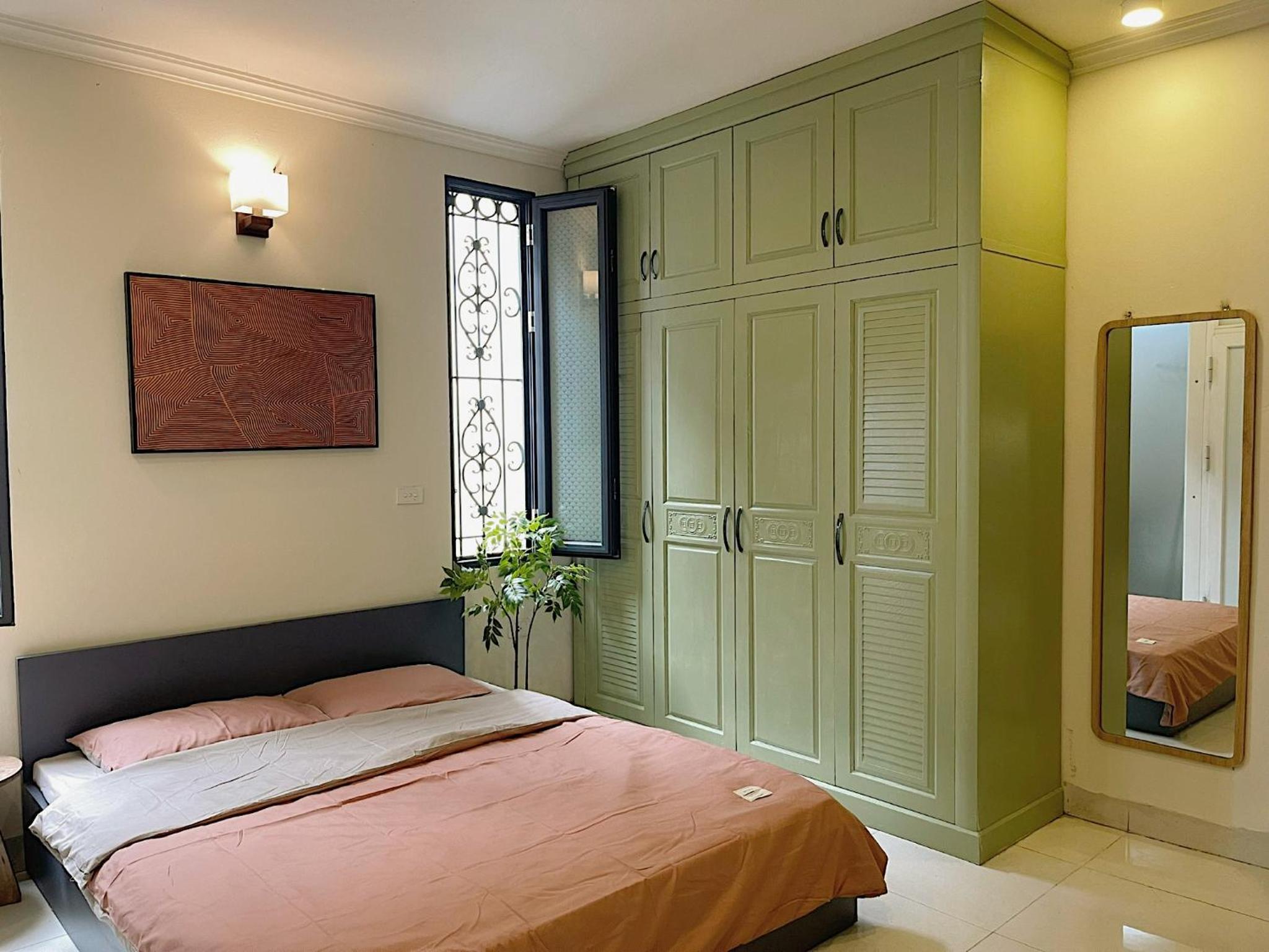 Migo Housing - Lift Access - Hanoi Beer Street - Central and Spacious - Ensuite Kitchen - Ensuite Bathroom