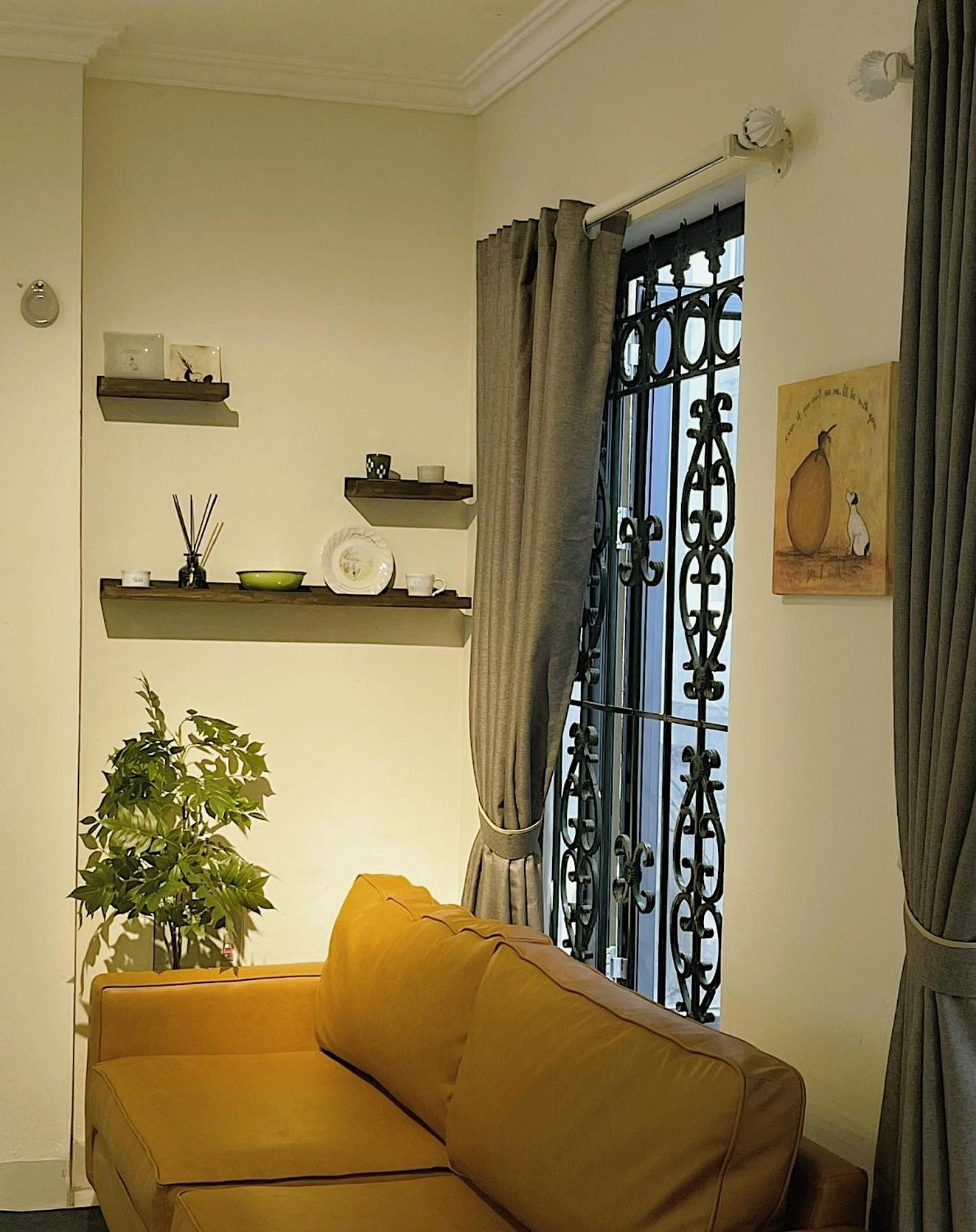 Migo Housing - Lift Access - Hanoi Beer Street - Central and Spacious - Ensuite Kitchen - Ensuite Bathroom